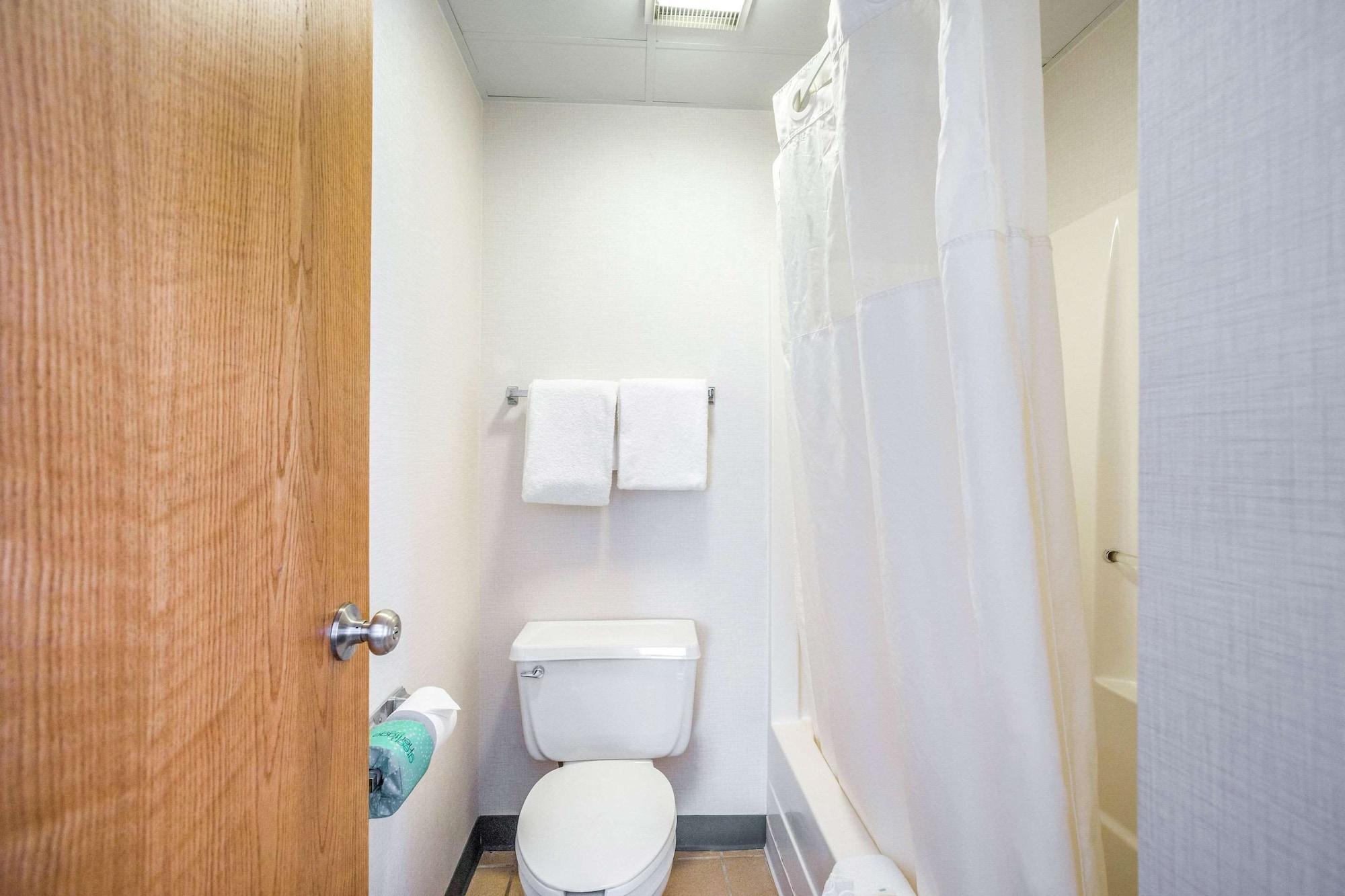 Equipamiento de Habitación Quality Suites Lansing West