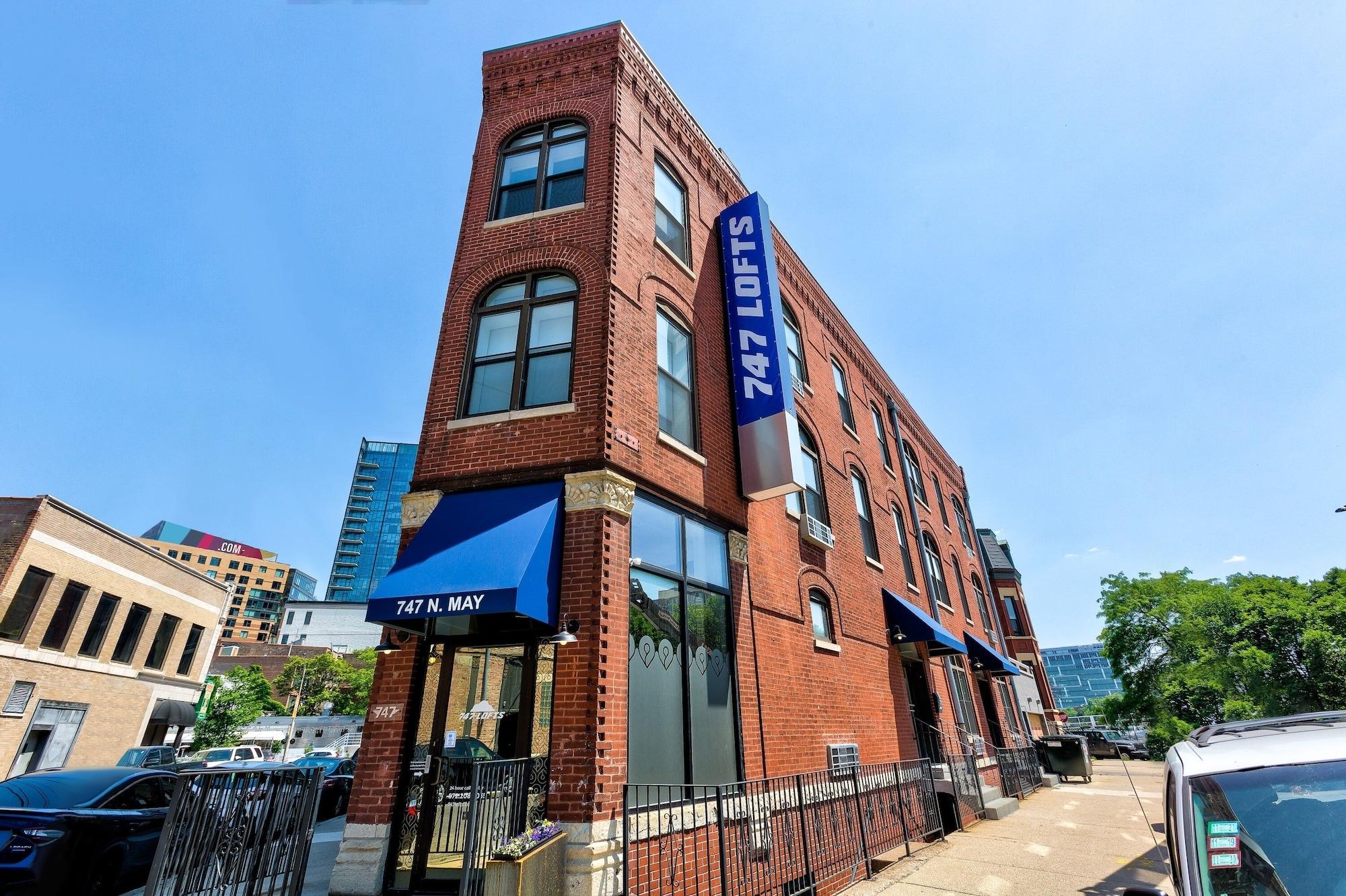 Vista Exterior Chicago Second Floor Studio by 747 Lofts