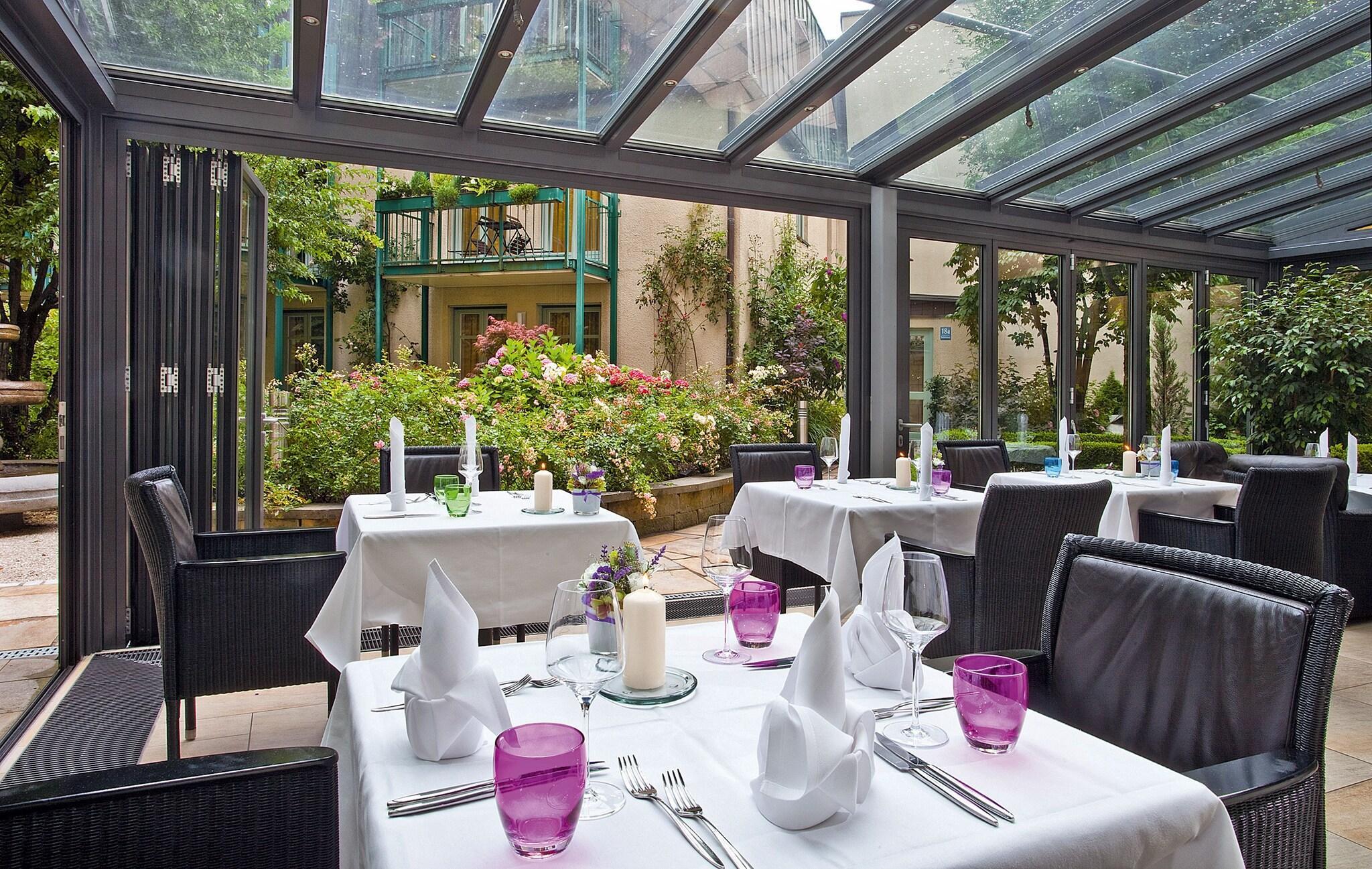Restaurant MAXIMILIAN MUNICH Apartments & Hotel