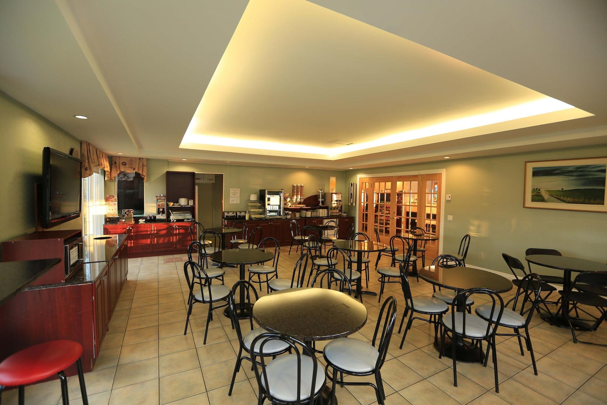 Restaurant Quality Suites