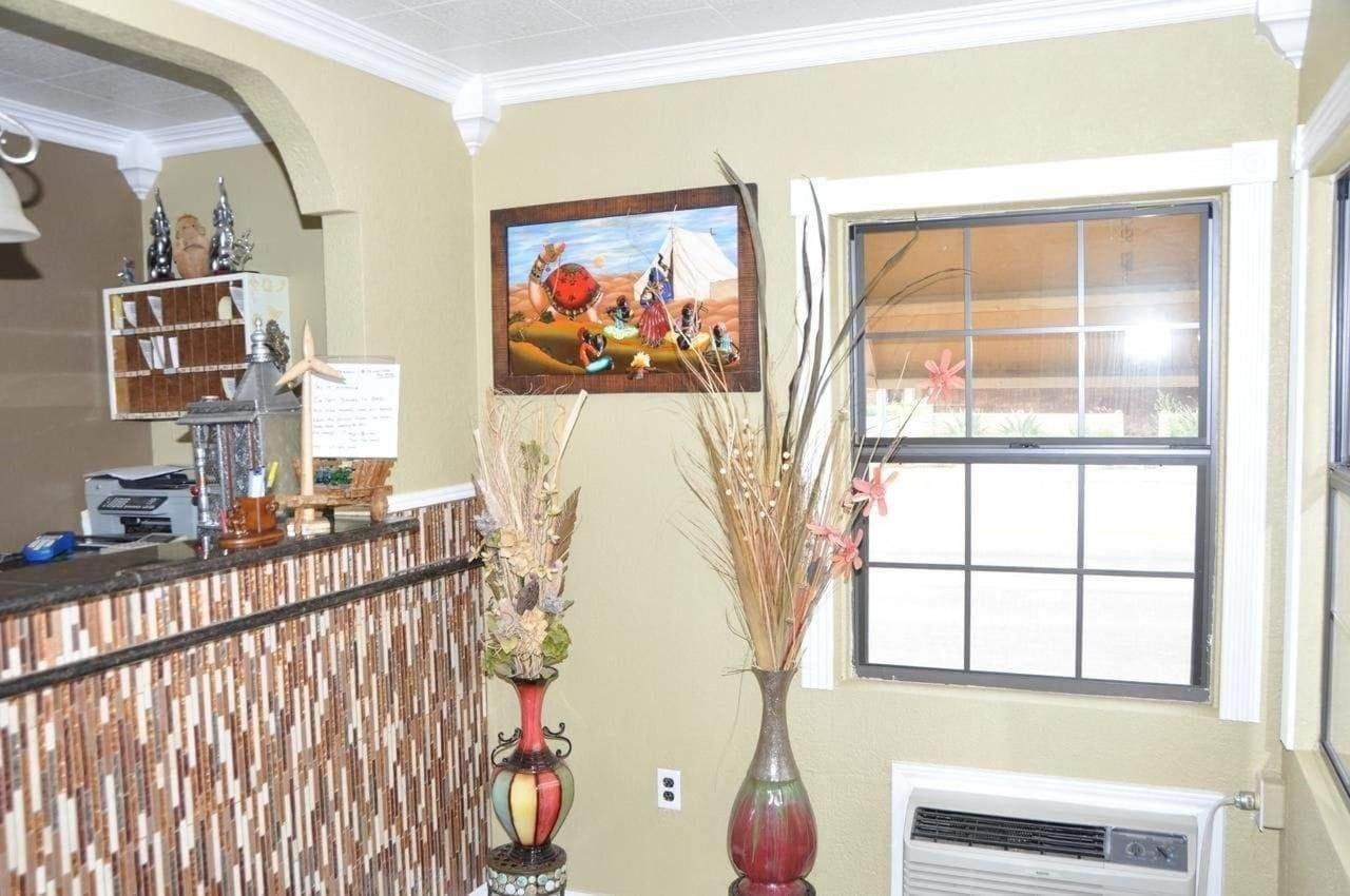 Vista Lobby Budget Inn