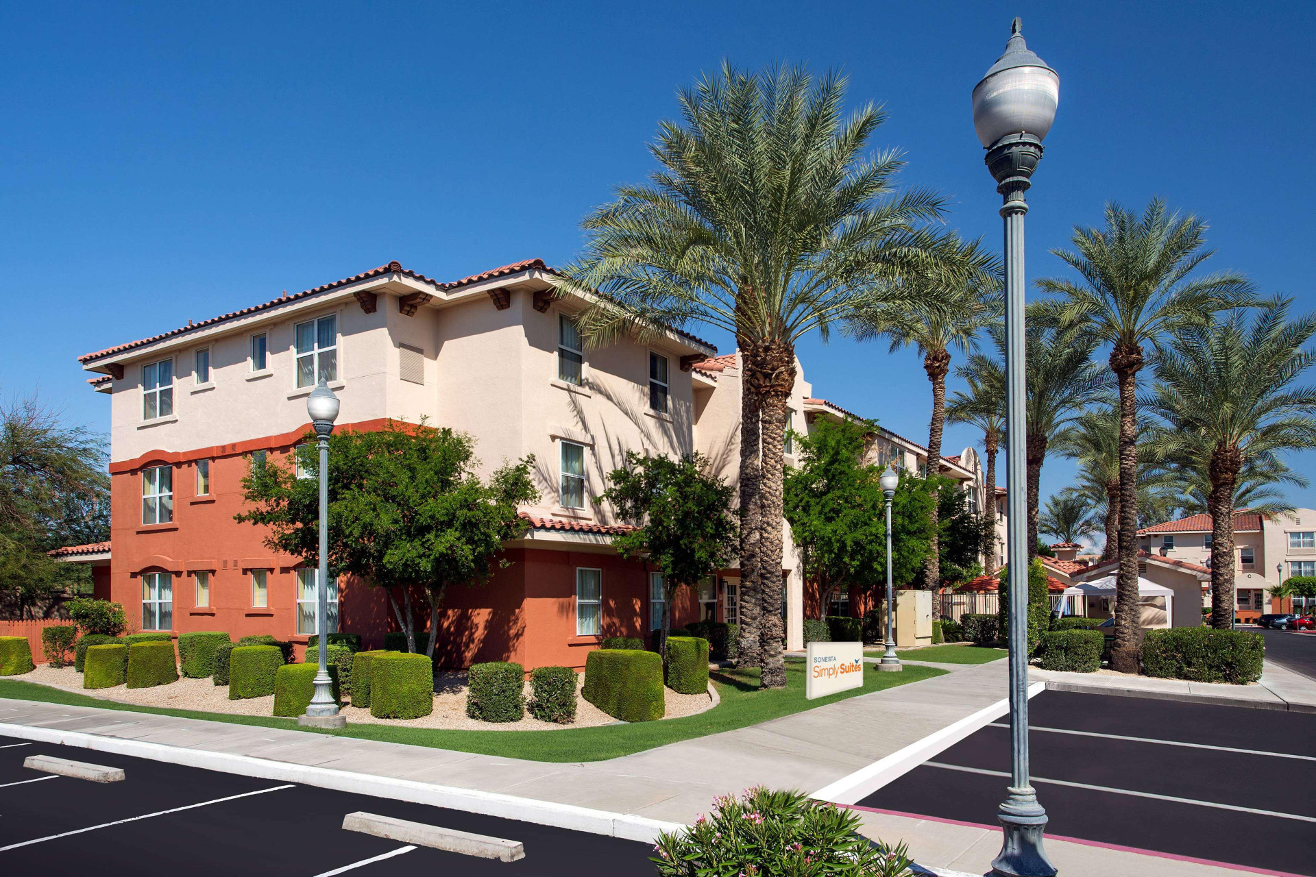 Vista Exterior Sonesta Simply Suites Phoenix Scottsdale