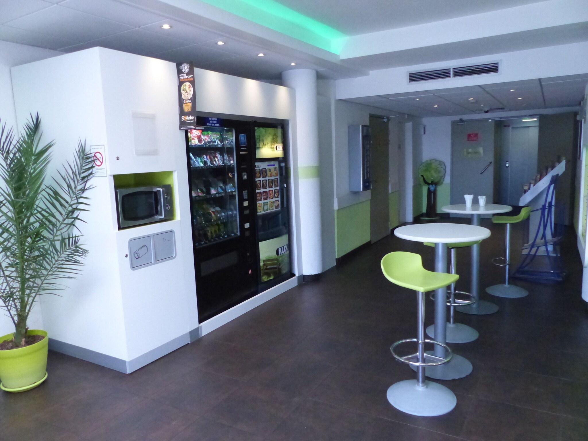 Vista Lobby ibis budget Marseille la Valentine