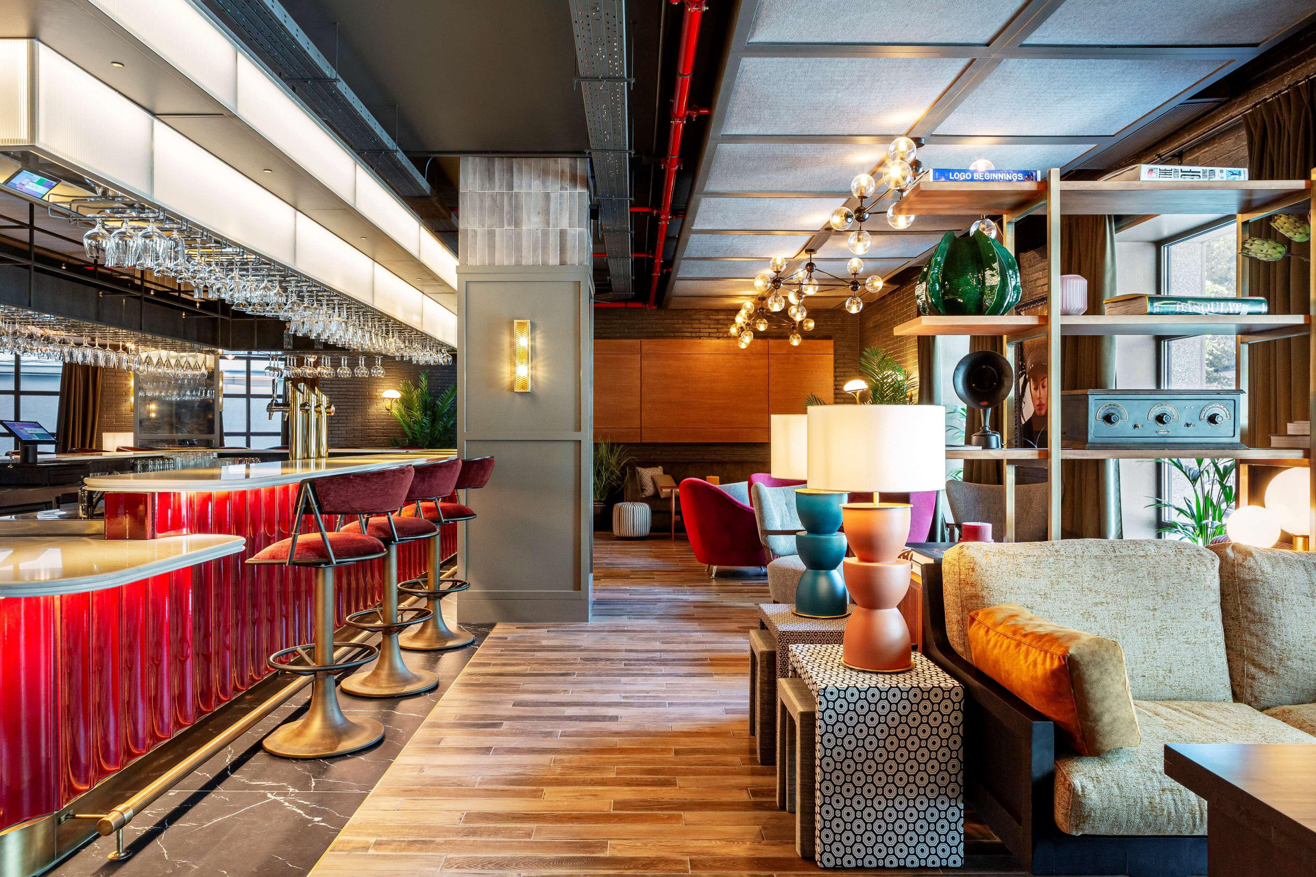 Bar/Salón Radisson RED Madrid