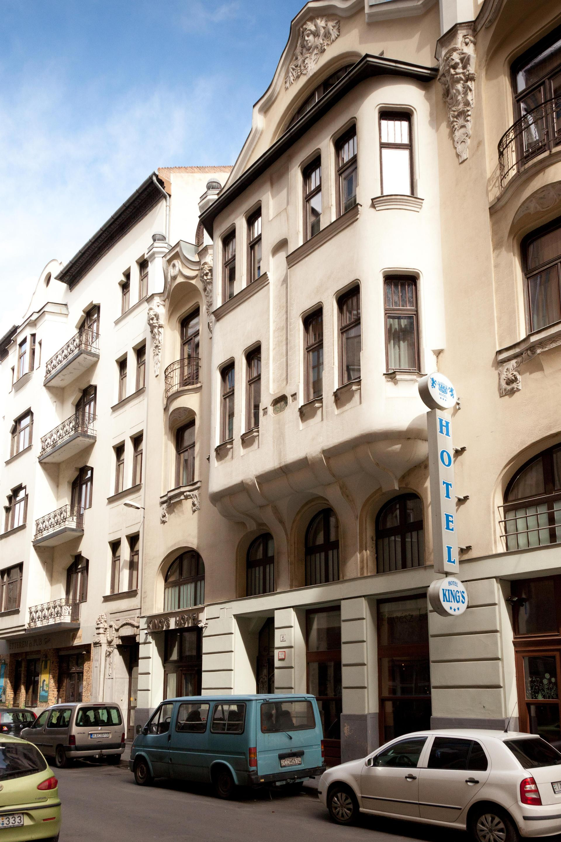 Vista Exterior Equity Point Budapest - Hostel