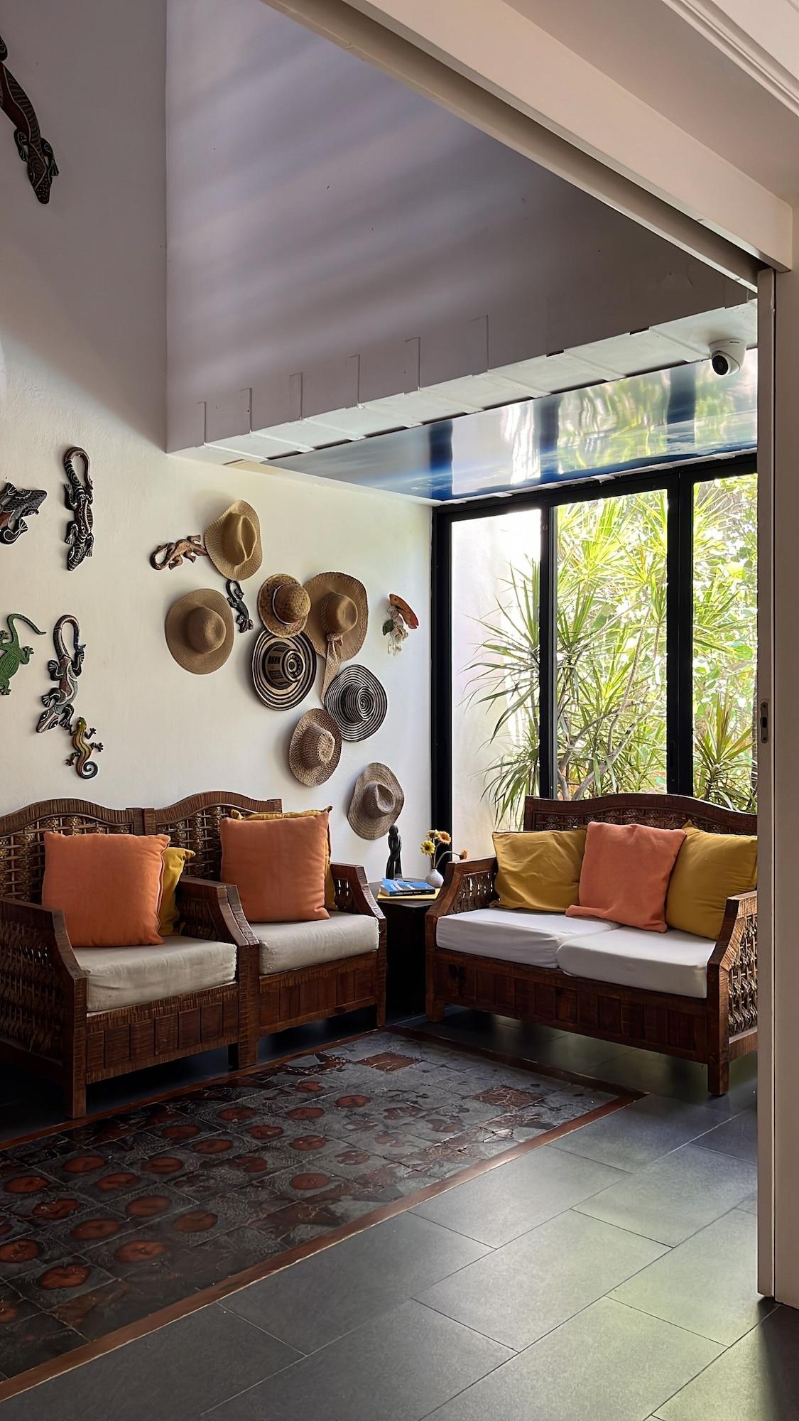 Varios MANAYA Bed & Breakfast
