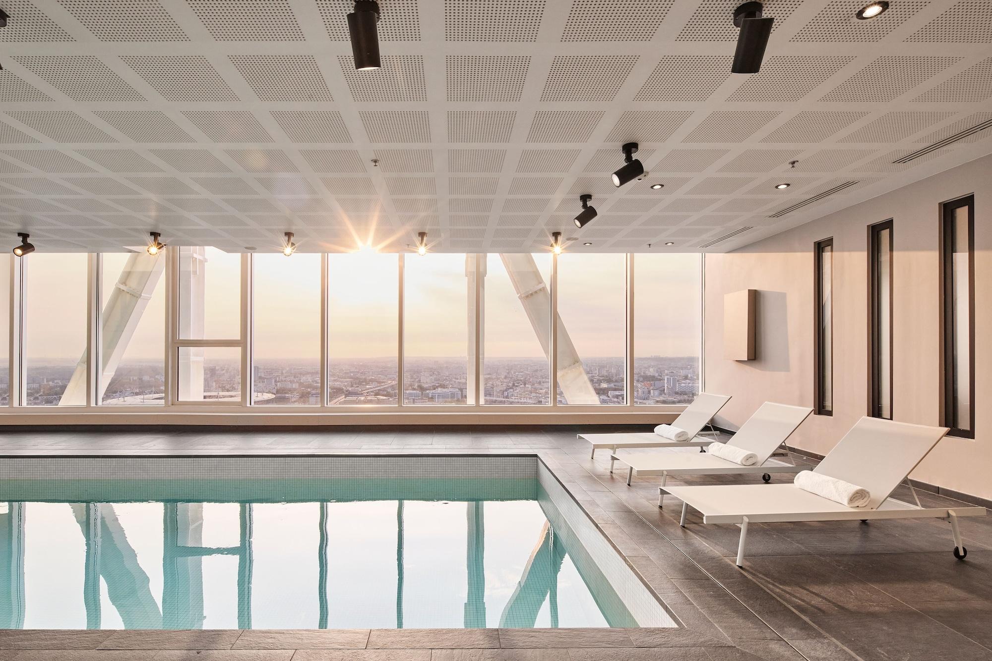 Vista Piscina H4 Wyndham Paris Pleyel
