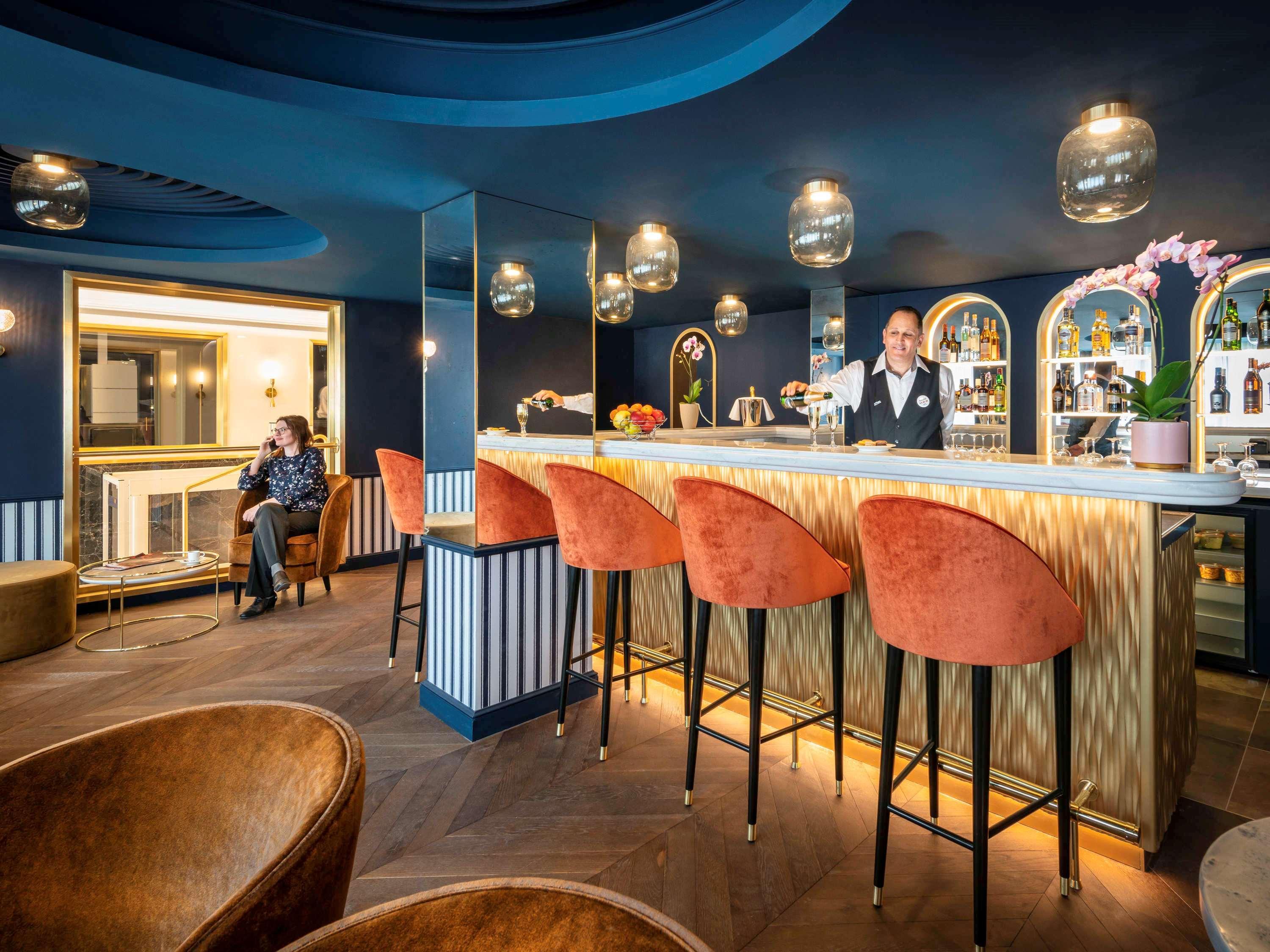 Bar/Salón Mercure Versailles Paris Ouest