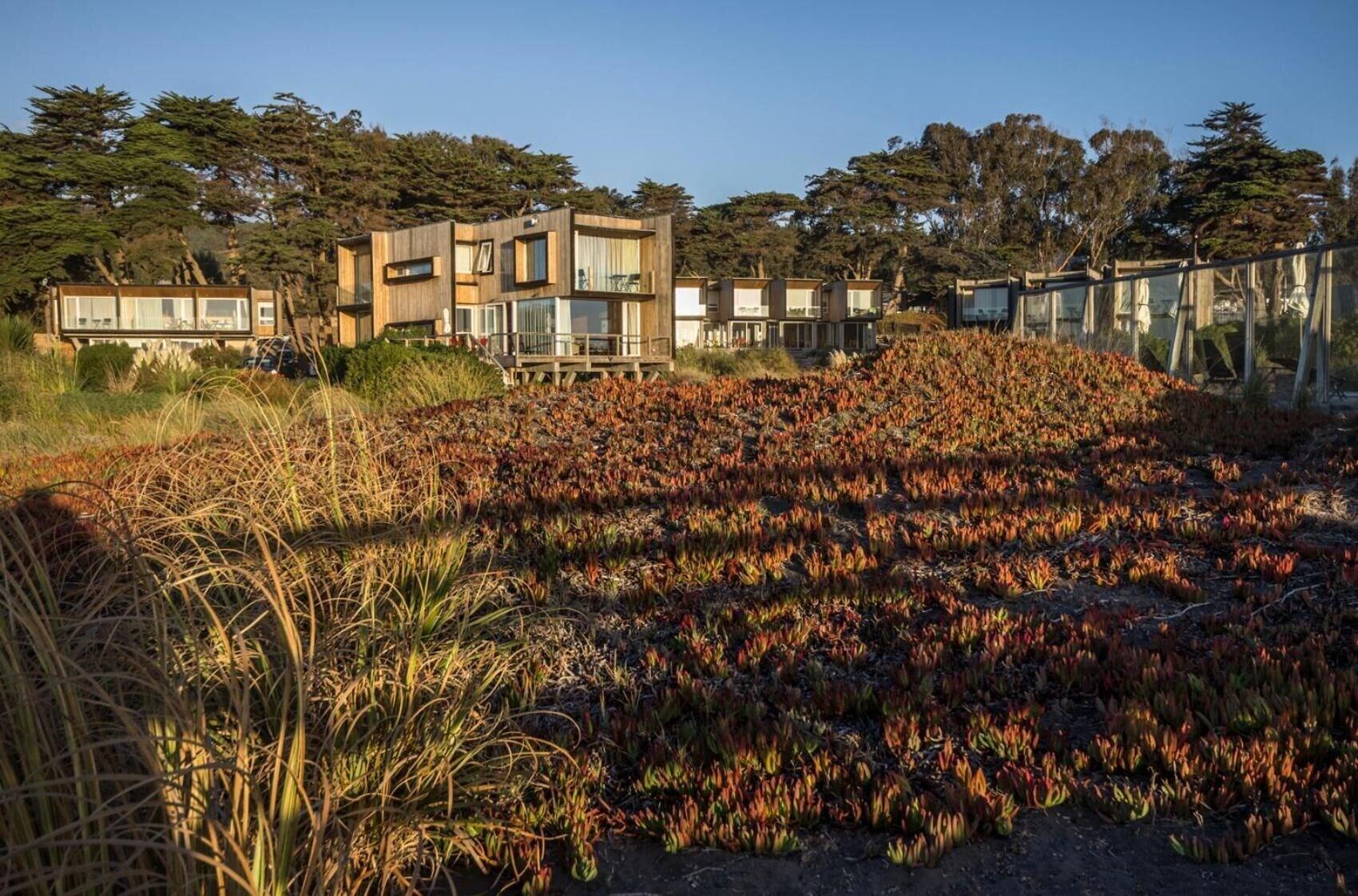 Vista Exterior Lodge del Mar