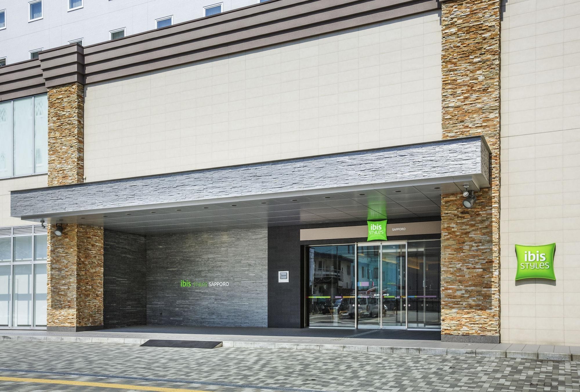 Vista Exterior ibis Styles Sapporo