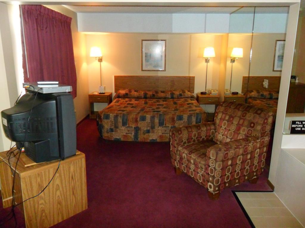Vista Exterior Super 8 by Wyndham Chadron NE