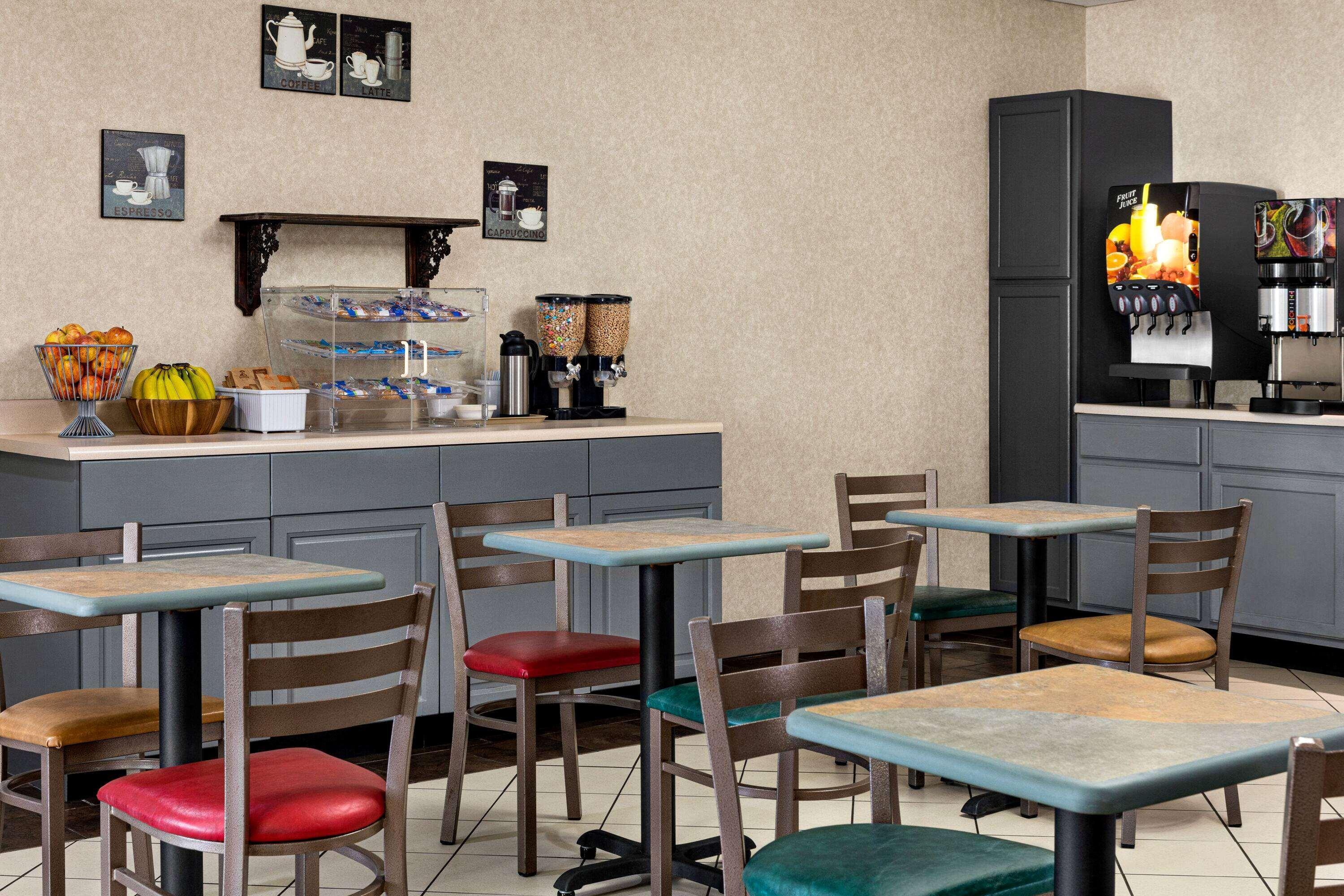 Restaurant Super 8 By Wyndham Grove City