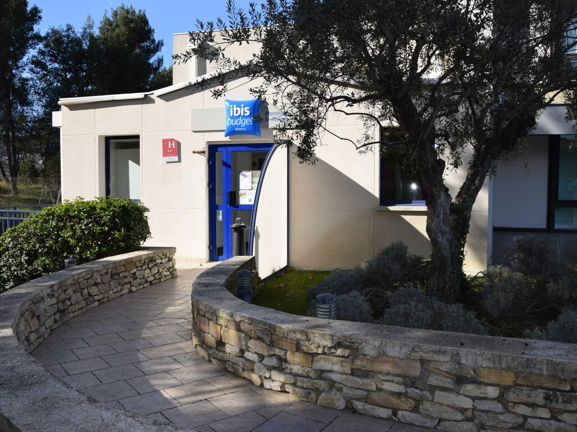 Varios ibis budget Marseille Est Porte d'Aubagne