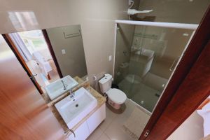 Alquiler Vacacional - Confortável casa em cond. com piscina próx. a praia