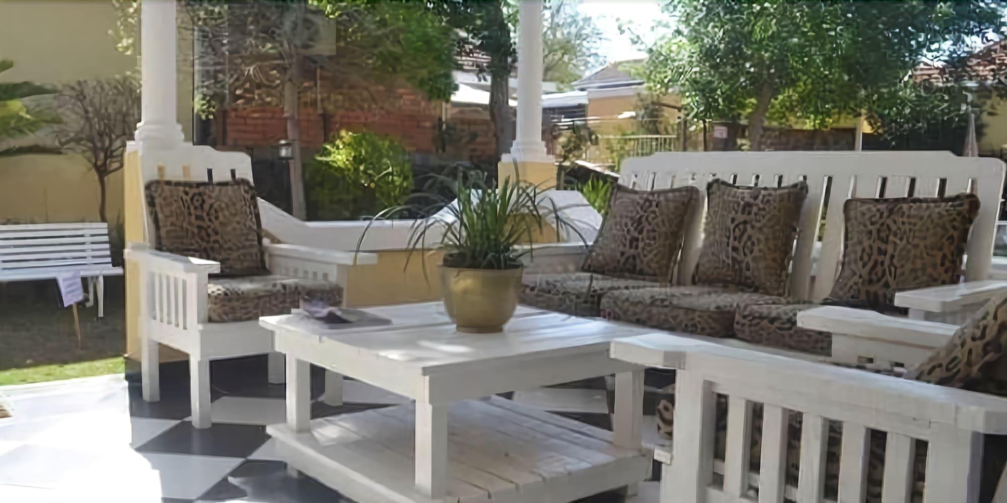 Varios Convent Hill B and B