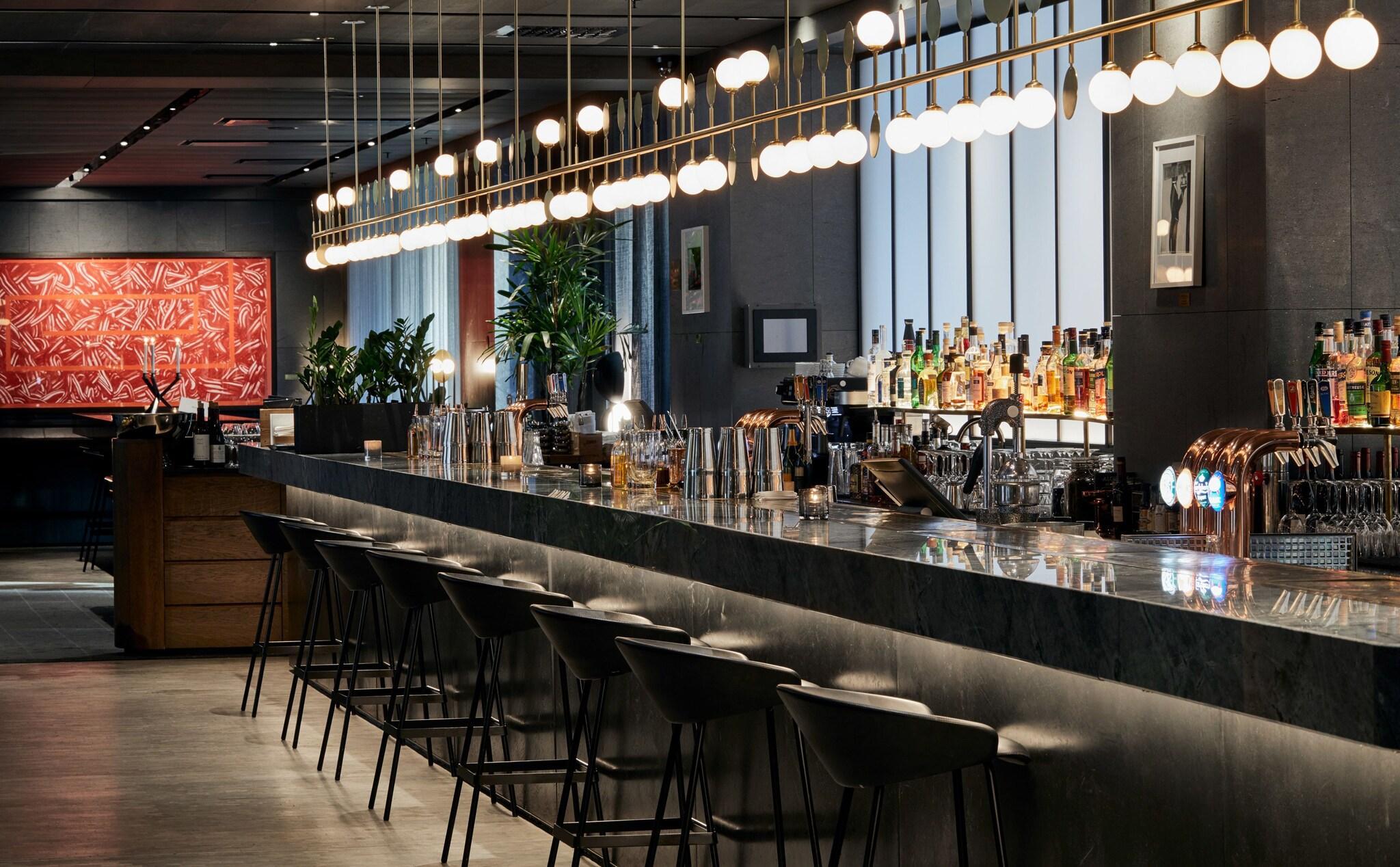 Bar/lounge At Six