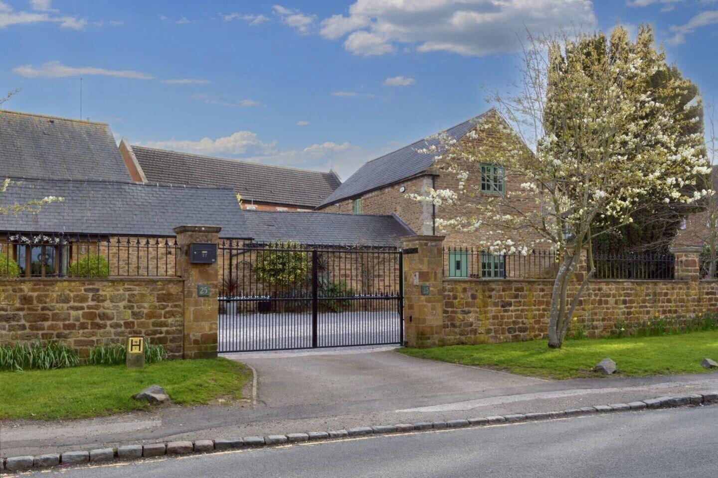Vista Exterior The Old Stables