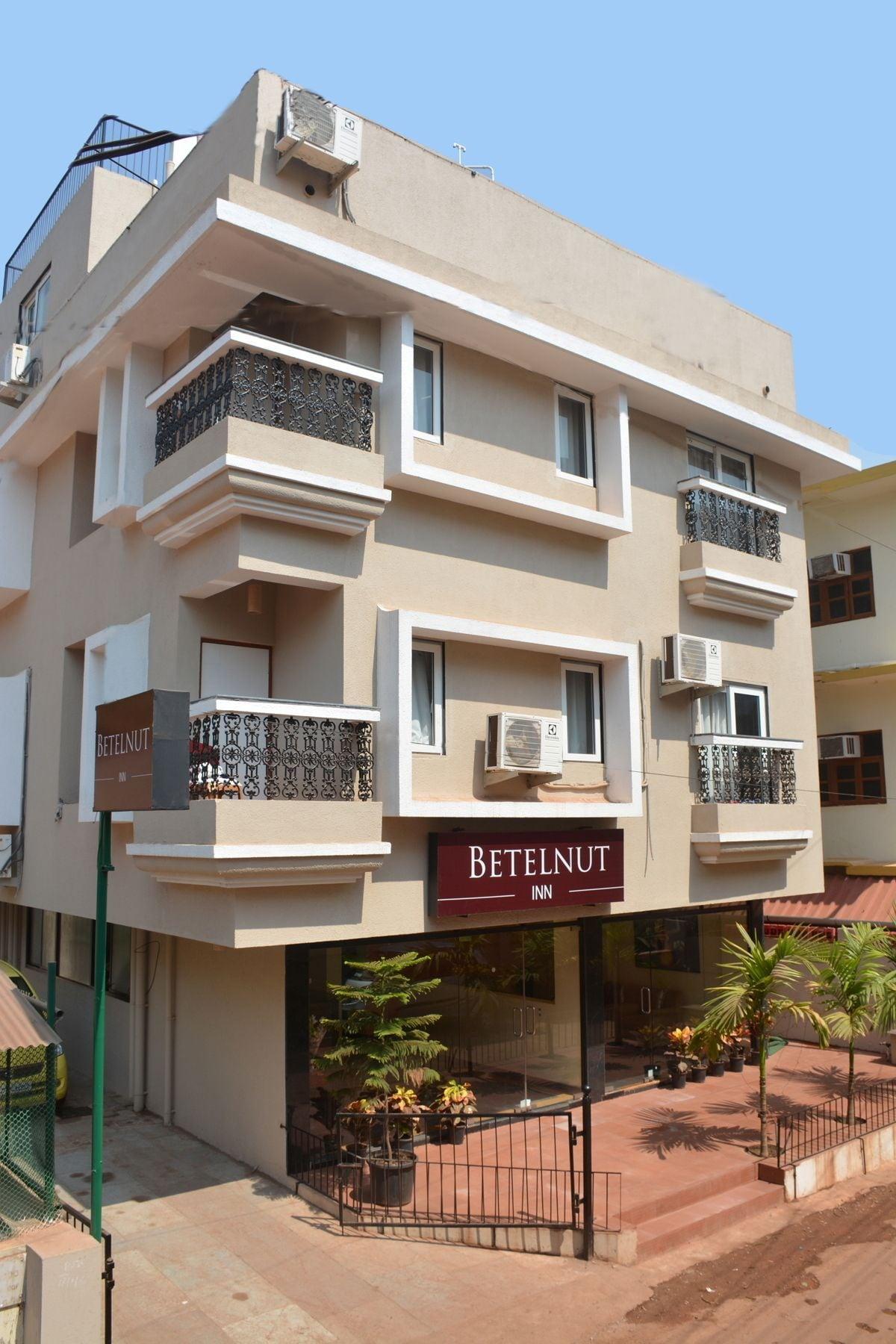Varios Betelnut Inn Mrkt by SPLENOR