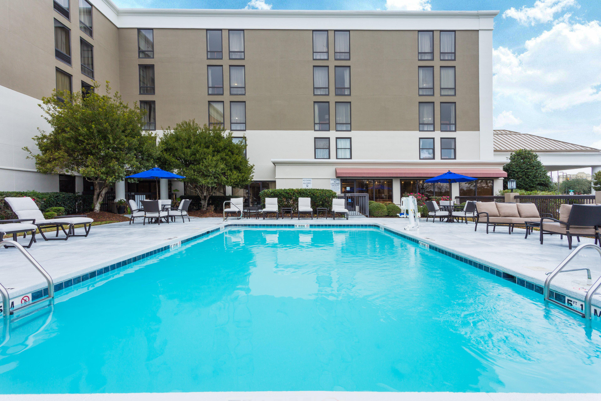 Vista Piscina Holiday Inn Express Hotel & Suites Wilmington-University Ctr by IHG