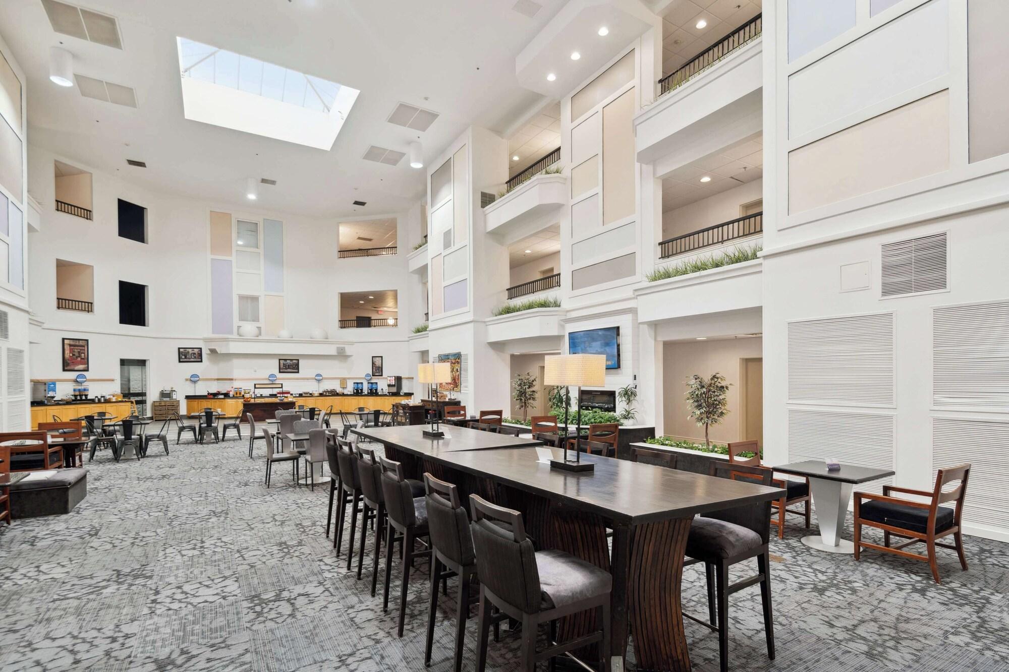 Vista Lobby Sonesta Essential Vacaville - Napa Valley