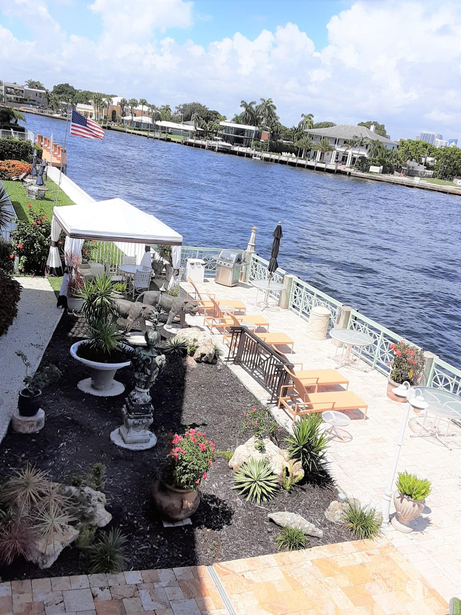 Vista Exterior Manhattan Tower Apartment Hotel