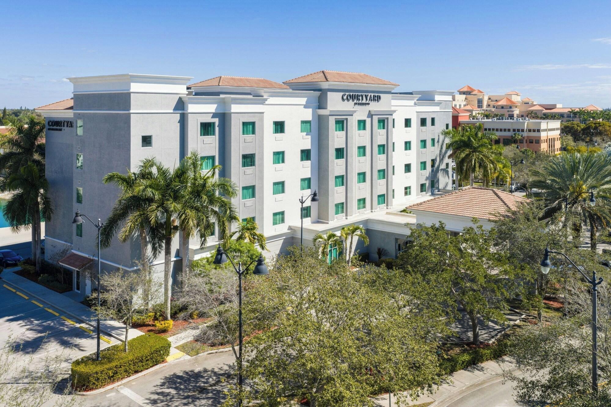 Vista Exterior Courtyard by Marriott Miami Homestead