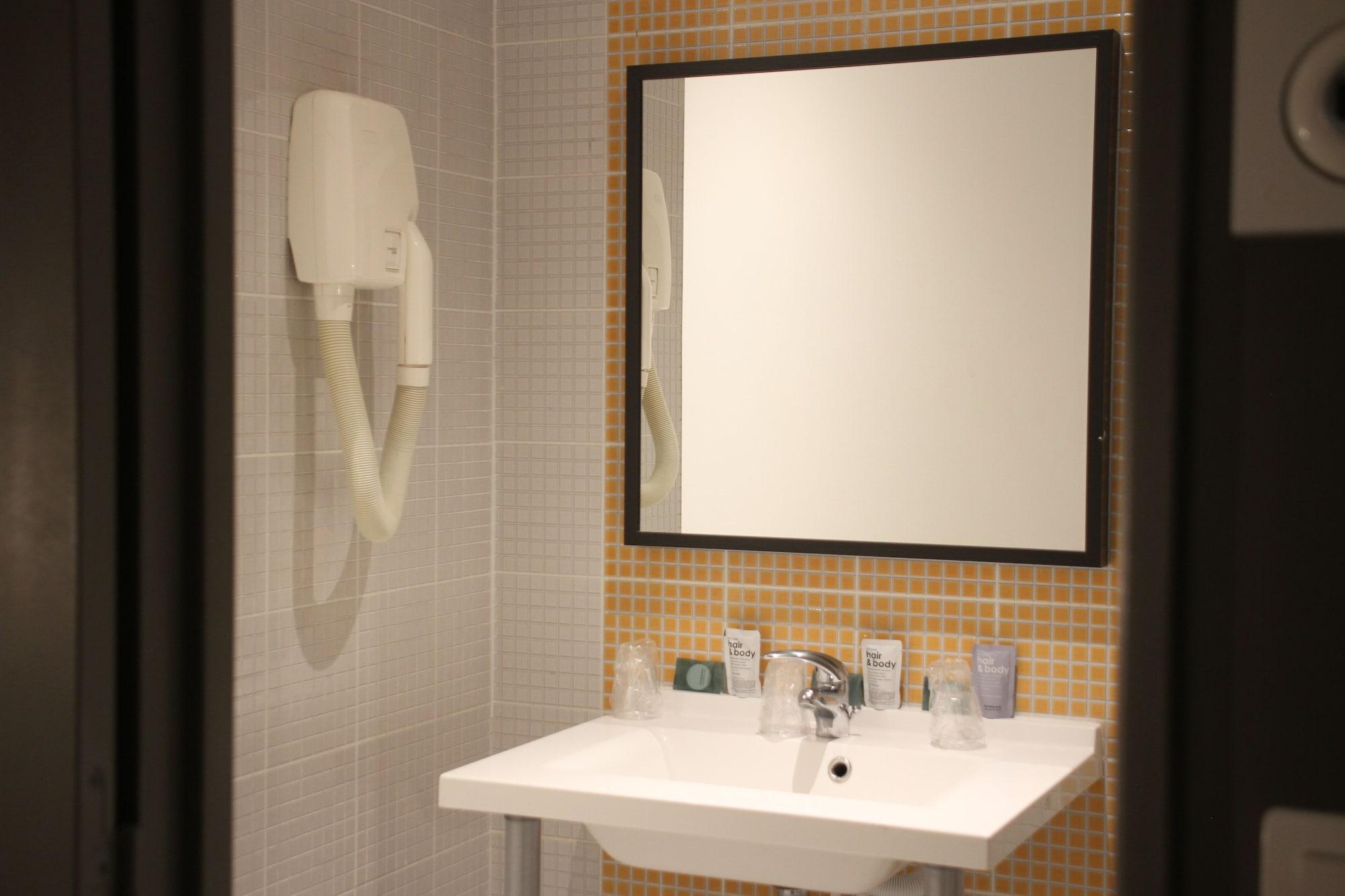 Equipamiento de Habitación Hôtel Orly Superior