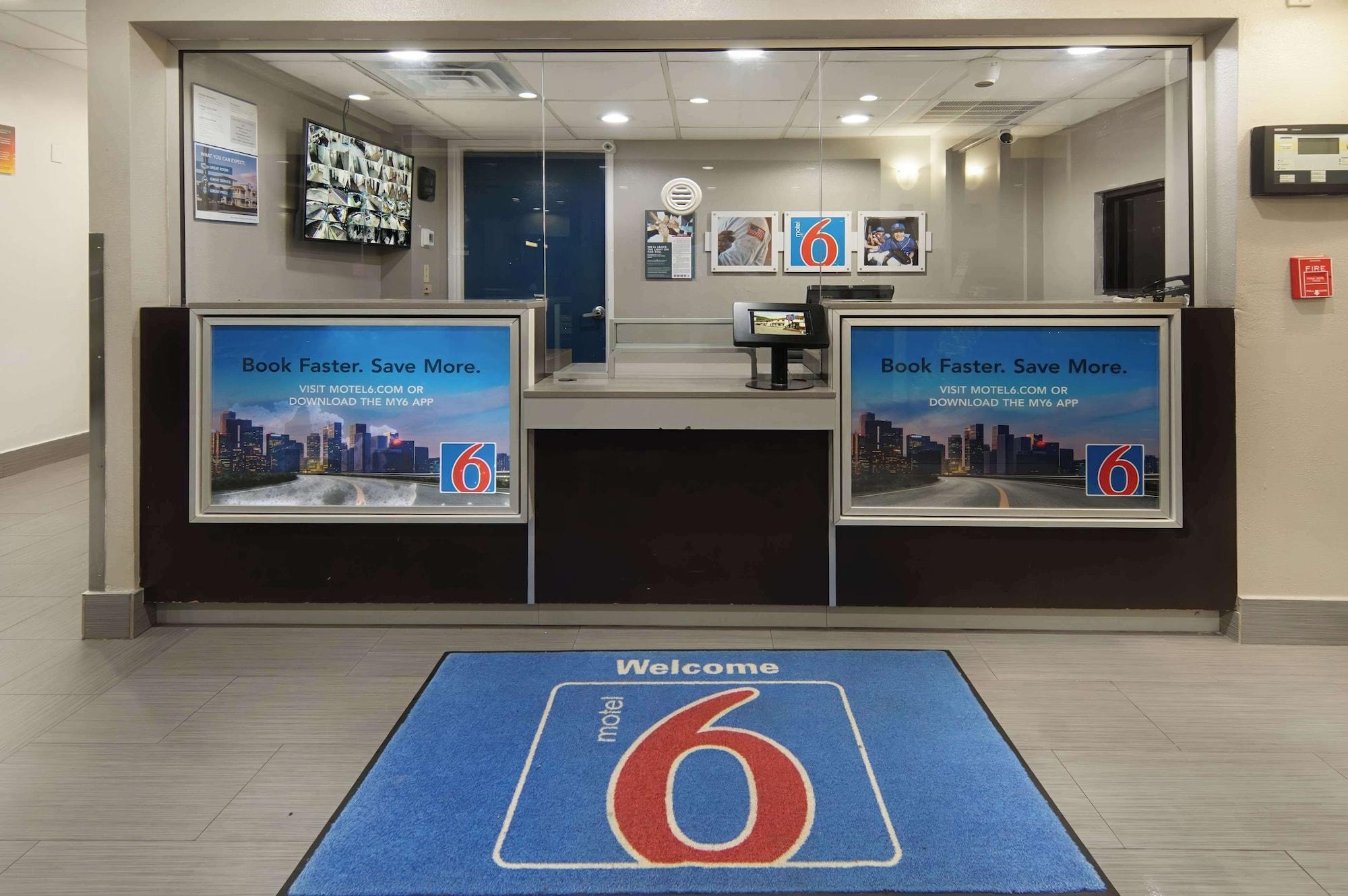 Vista Lobby Motel 6 Fort Worth, TX - Downtown East