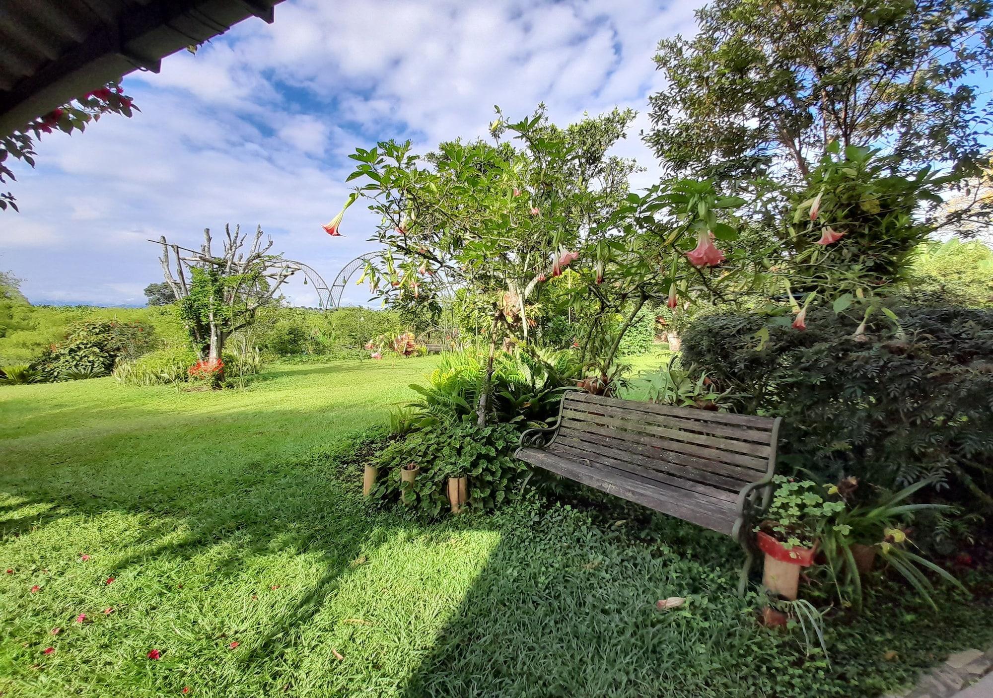 Vista Exterior Brugmansia Country Hotel