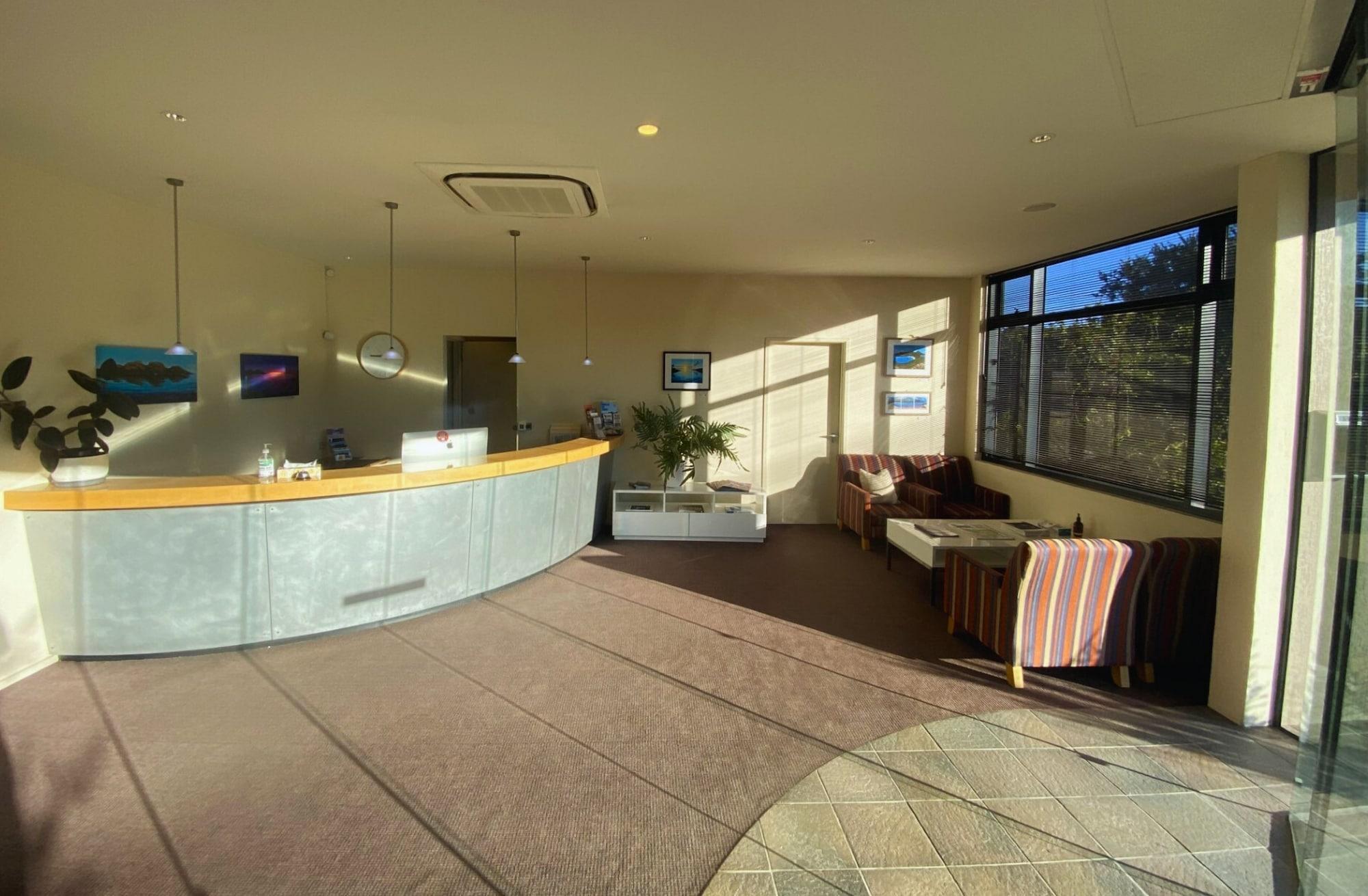 Vista Lobby Edge of the Bay