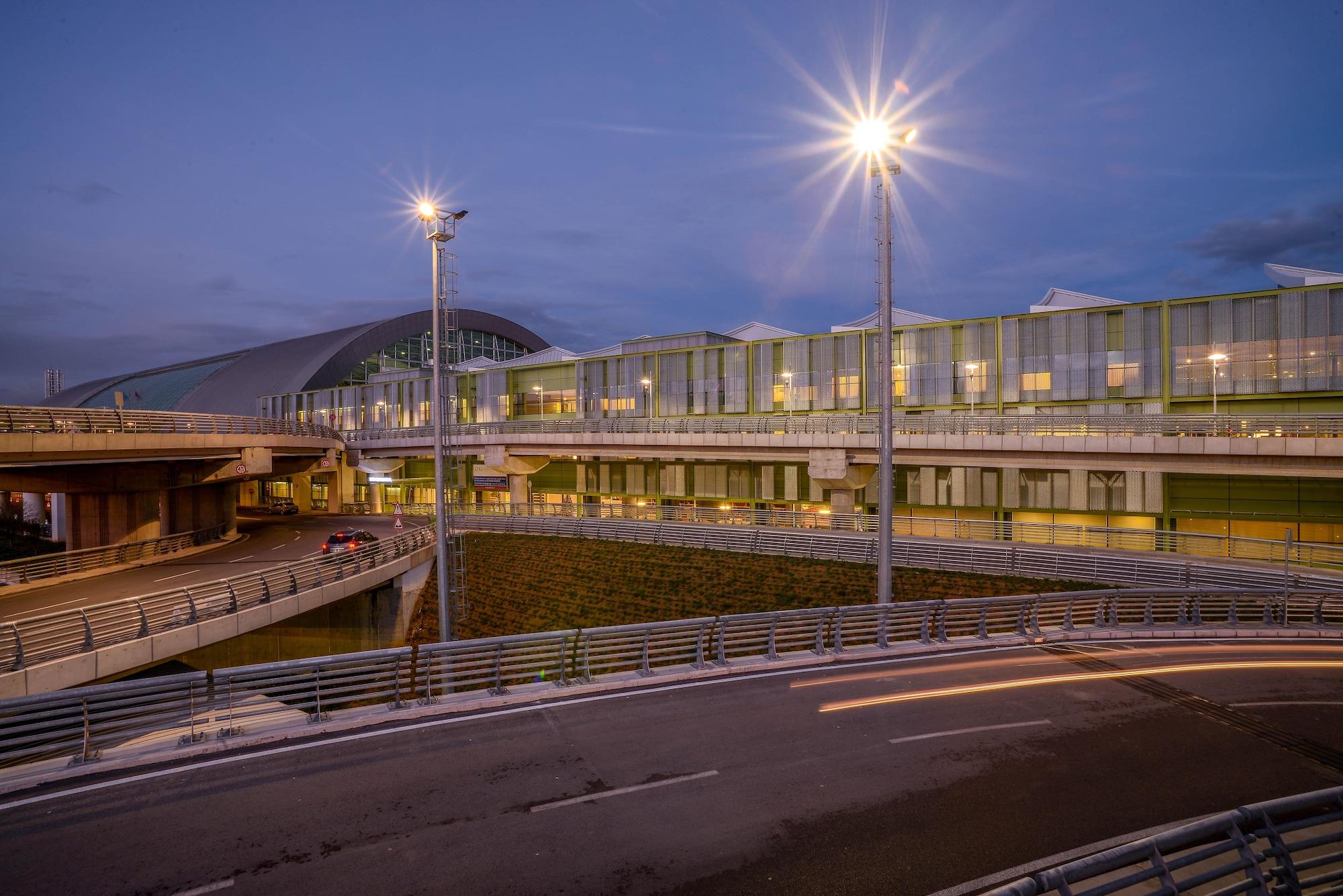 Restaurant Tav Airport Hotel Izmir