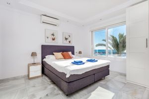 Alquiler Vacacional - First Line Penthouse in Puerto Banus