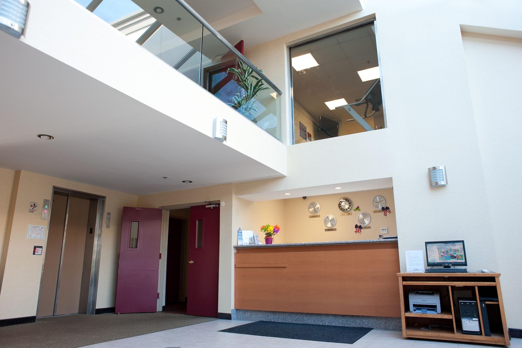 Vista Lobby Days Inn by Wyndham Parsippany