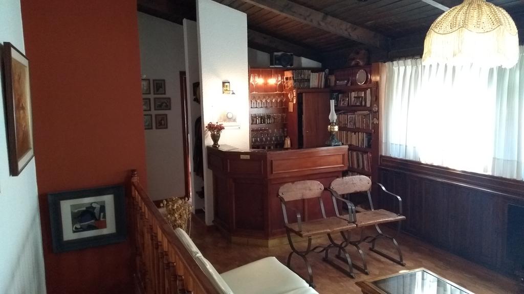Bar/Salón Ciruelo en flor