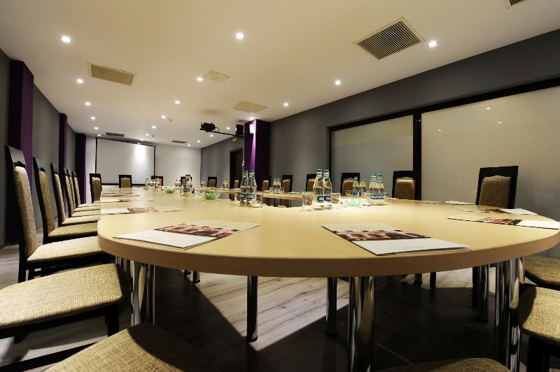 Centro de Negocios Trianon Hotel