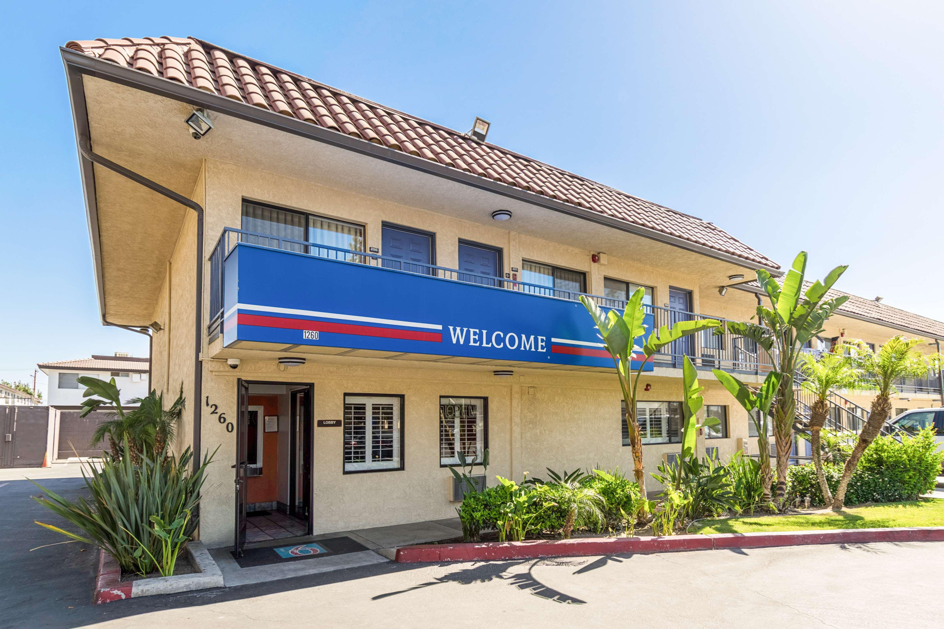 Vista Exterior Motel 6 Riverside, CA - UCR East