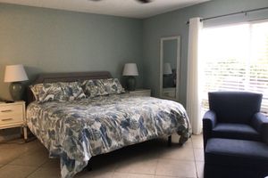 Alquiler Vacacional - Relaxing Naples Condo in The Glades Golf & Country Club, amazing location!