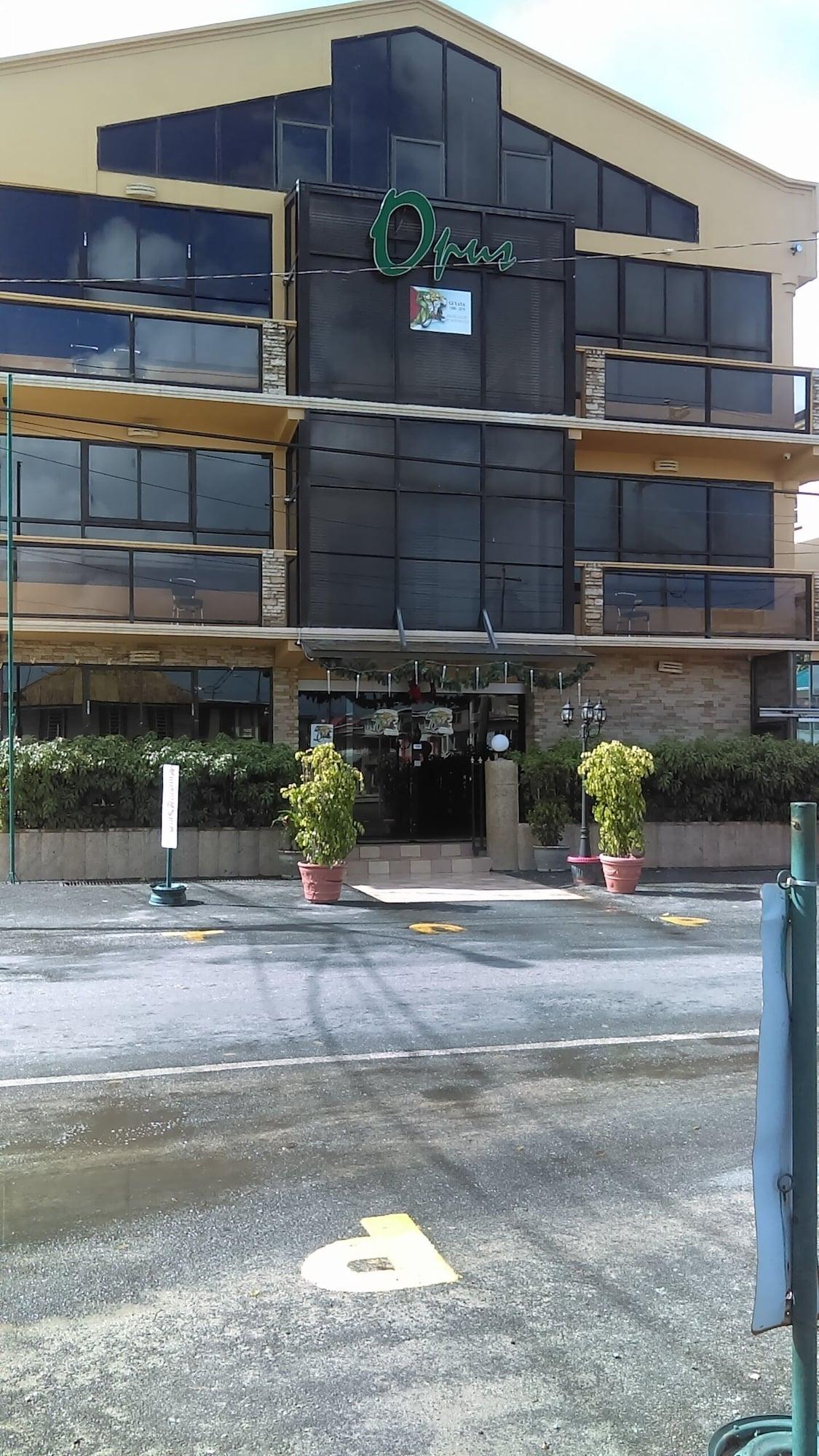 Varios Brandsville Suites