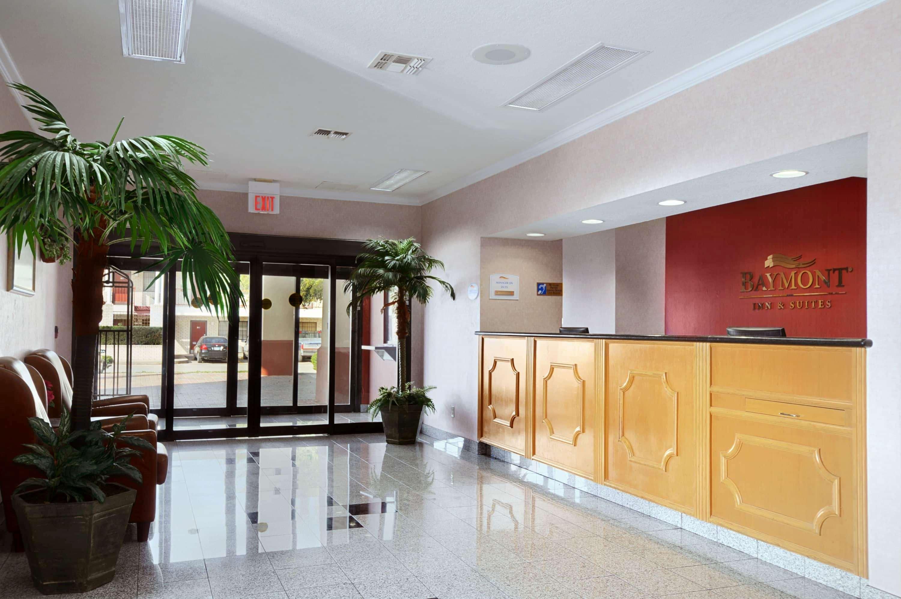 Vista Lobby Coratel Inn & Suites by Jasper New Braunfels