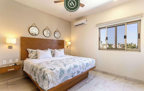 Centric 1BR Condo in Downtown Cabo - Rooftop Pool - Hoteles pet friendly en Cabo San Lucas
