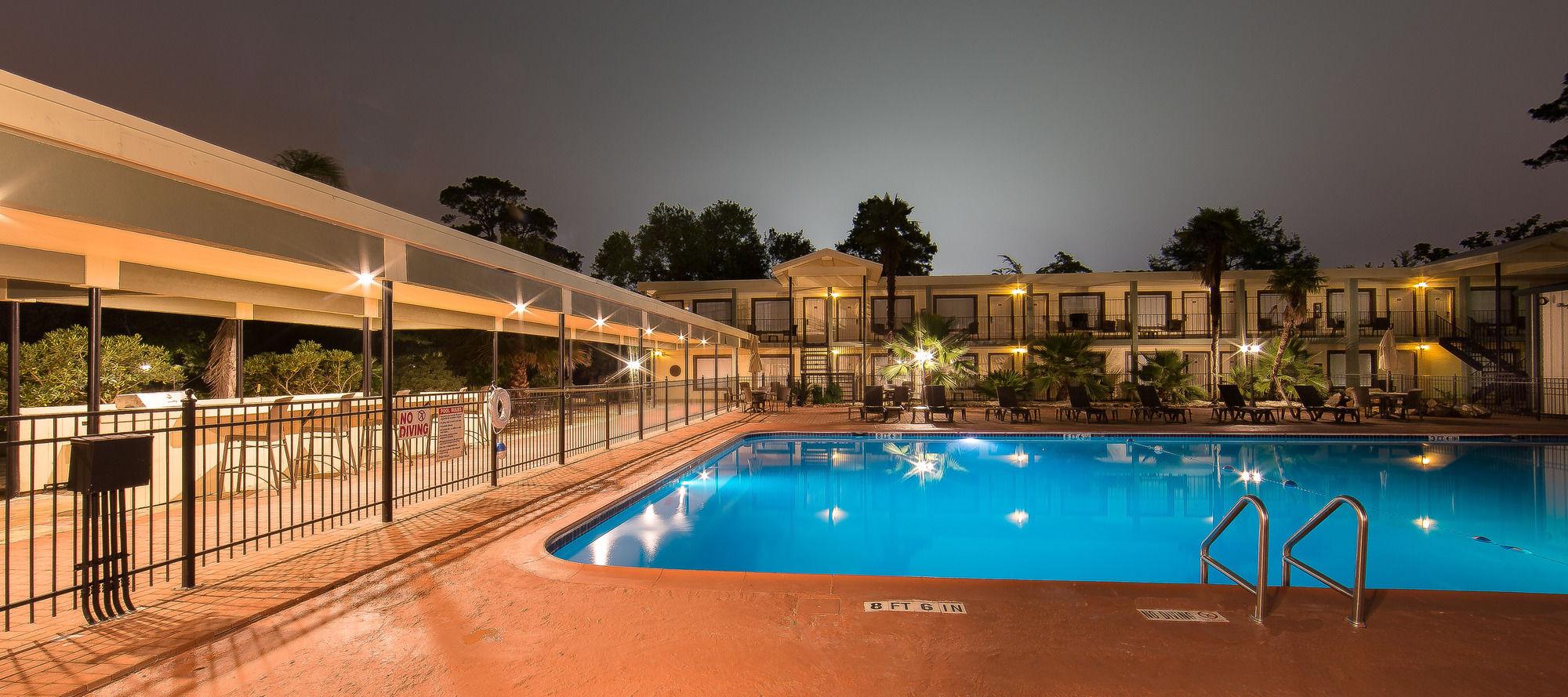 Vista Piscina Ramada Houston Intercontinental Airport East
