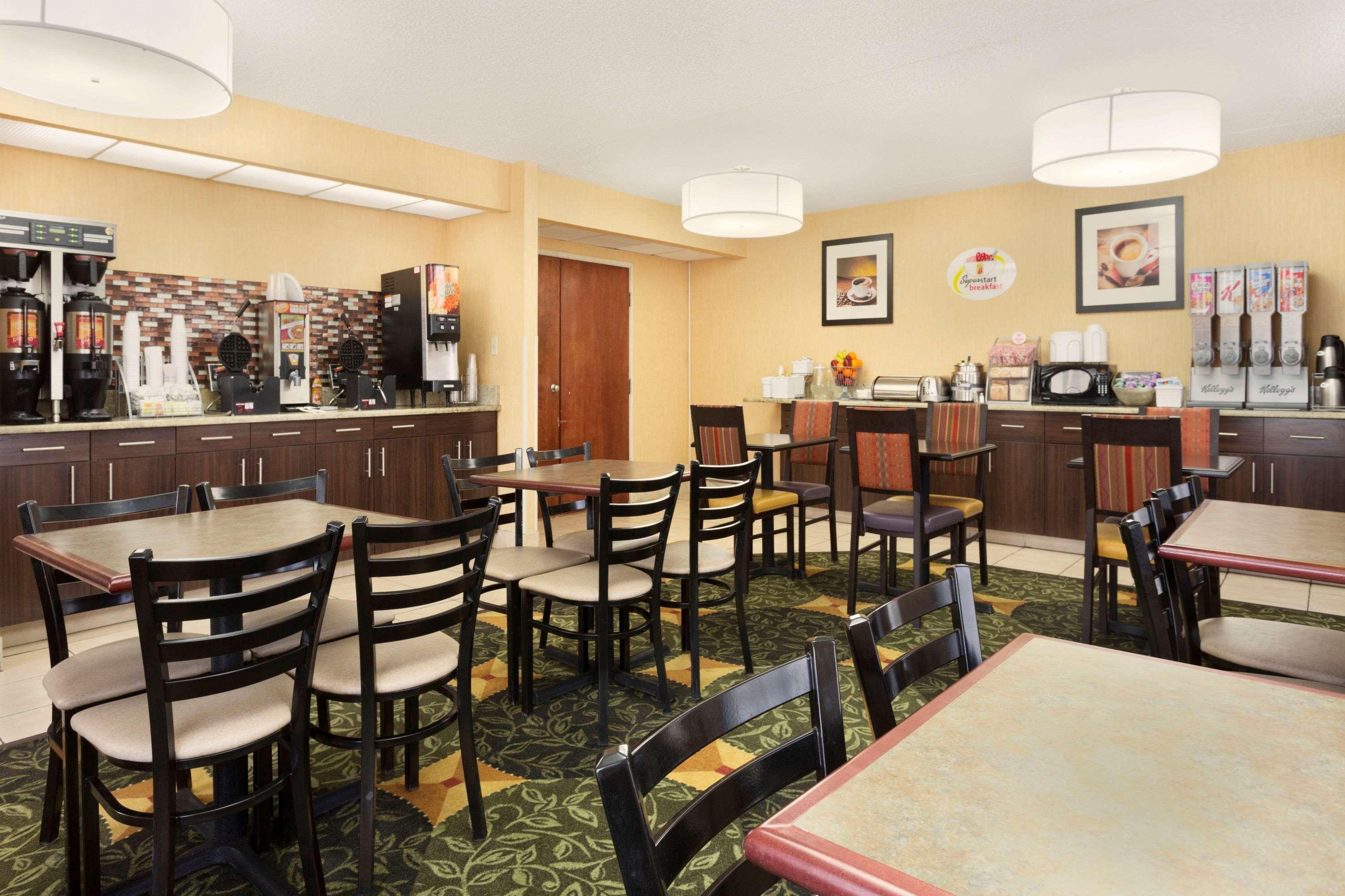 Restaurant Super 8 By Wyndham Westminster Denver North