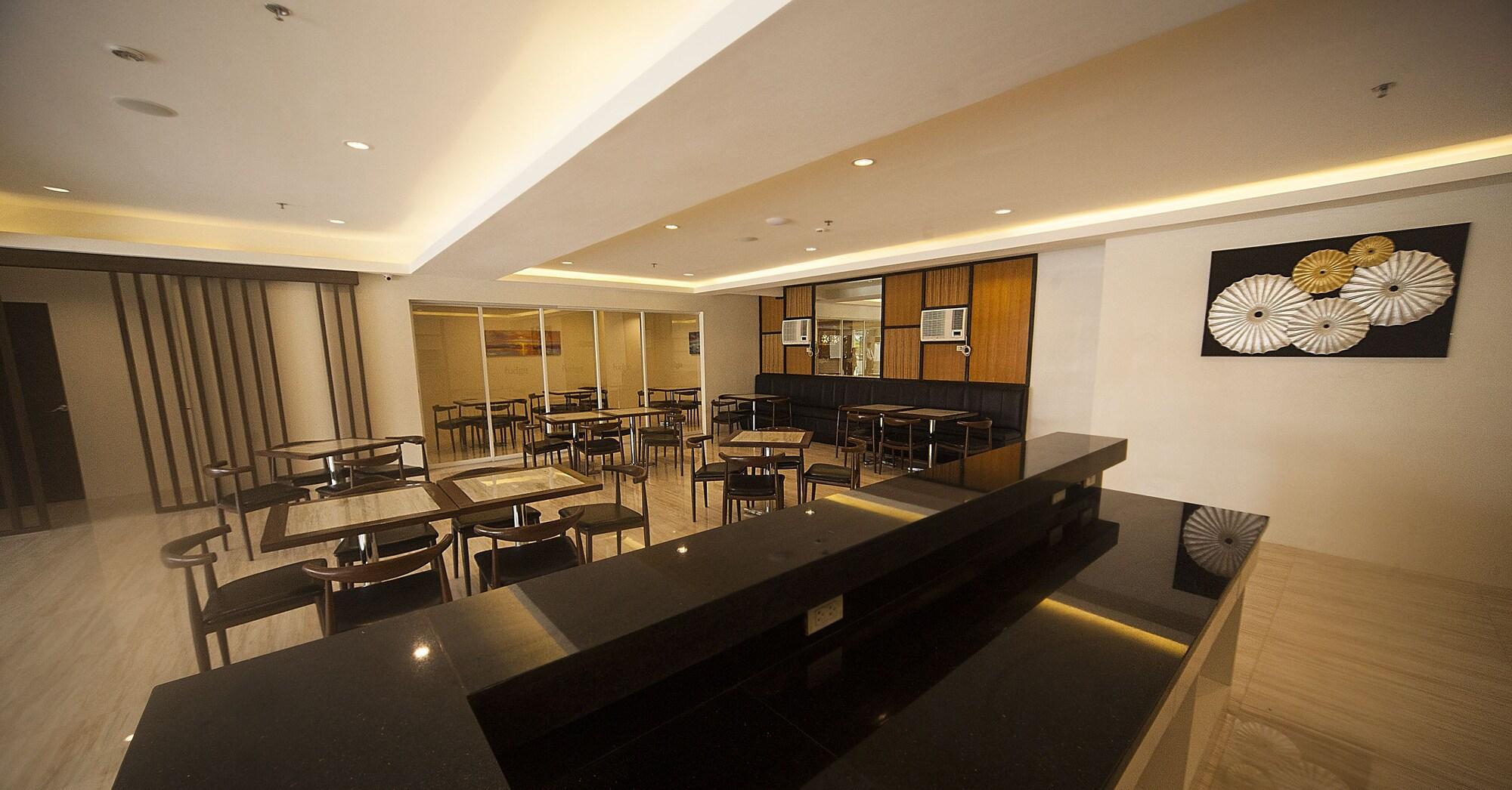 Restaurant NS Royal Hotel