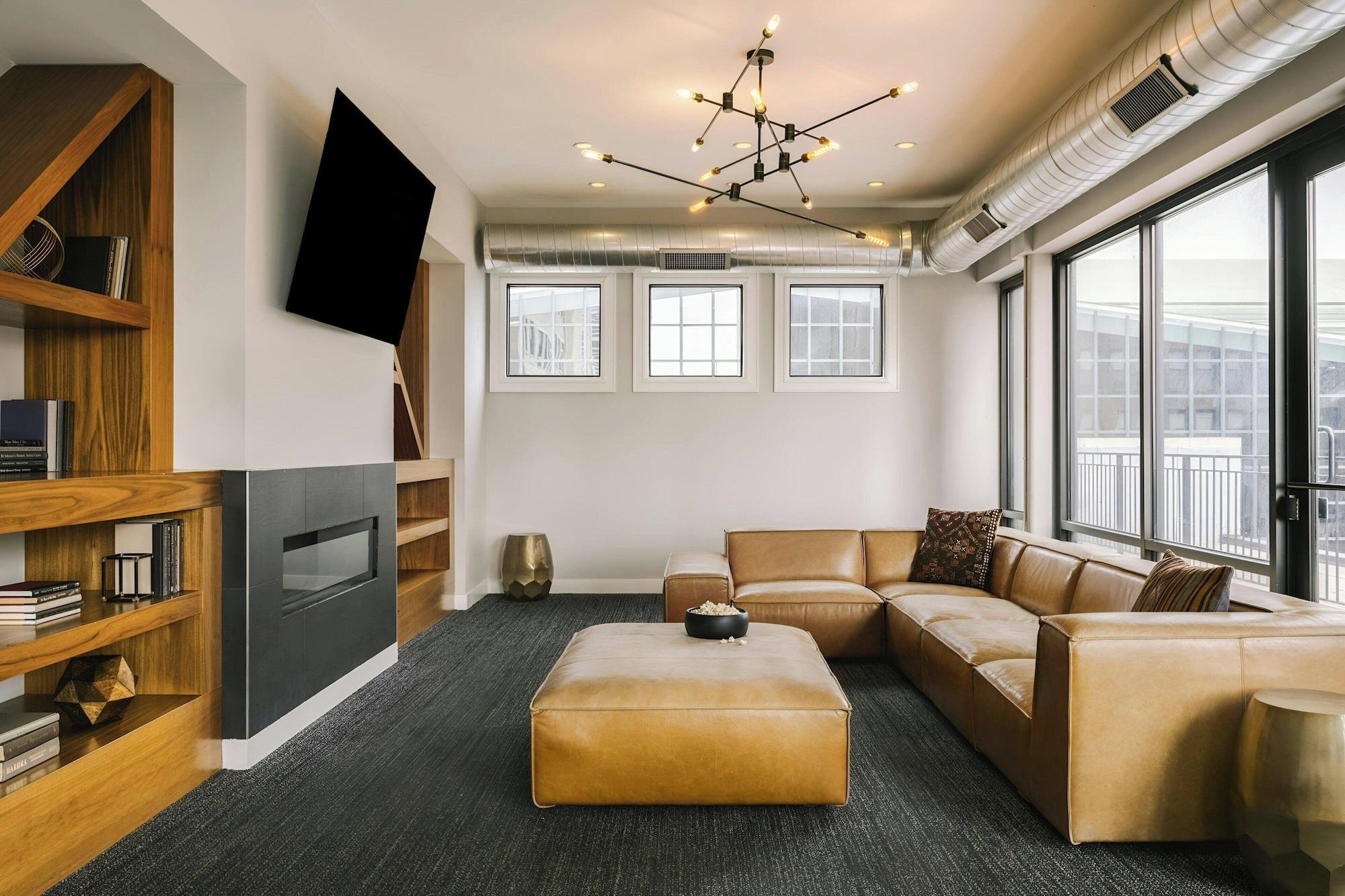 Bar/Salón Sonder by Marriott Bonvoy The Plymouth Apartments Loop