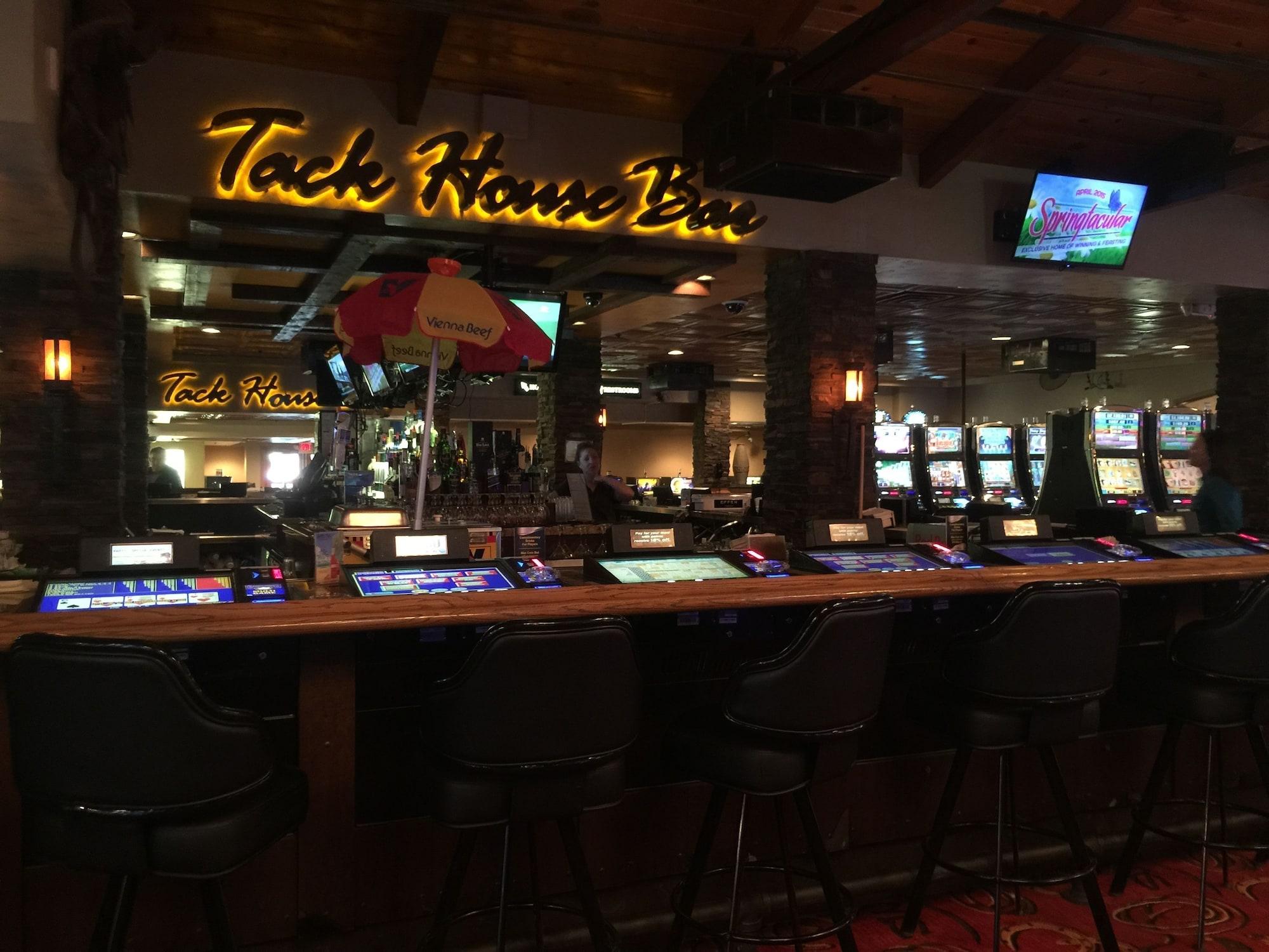 Bar/Salón Saddle West Hotel and Casino and RV Park