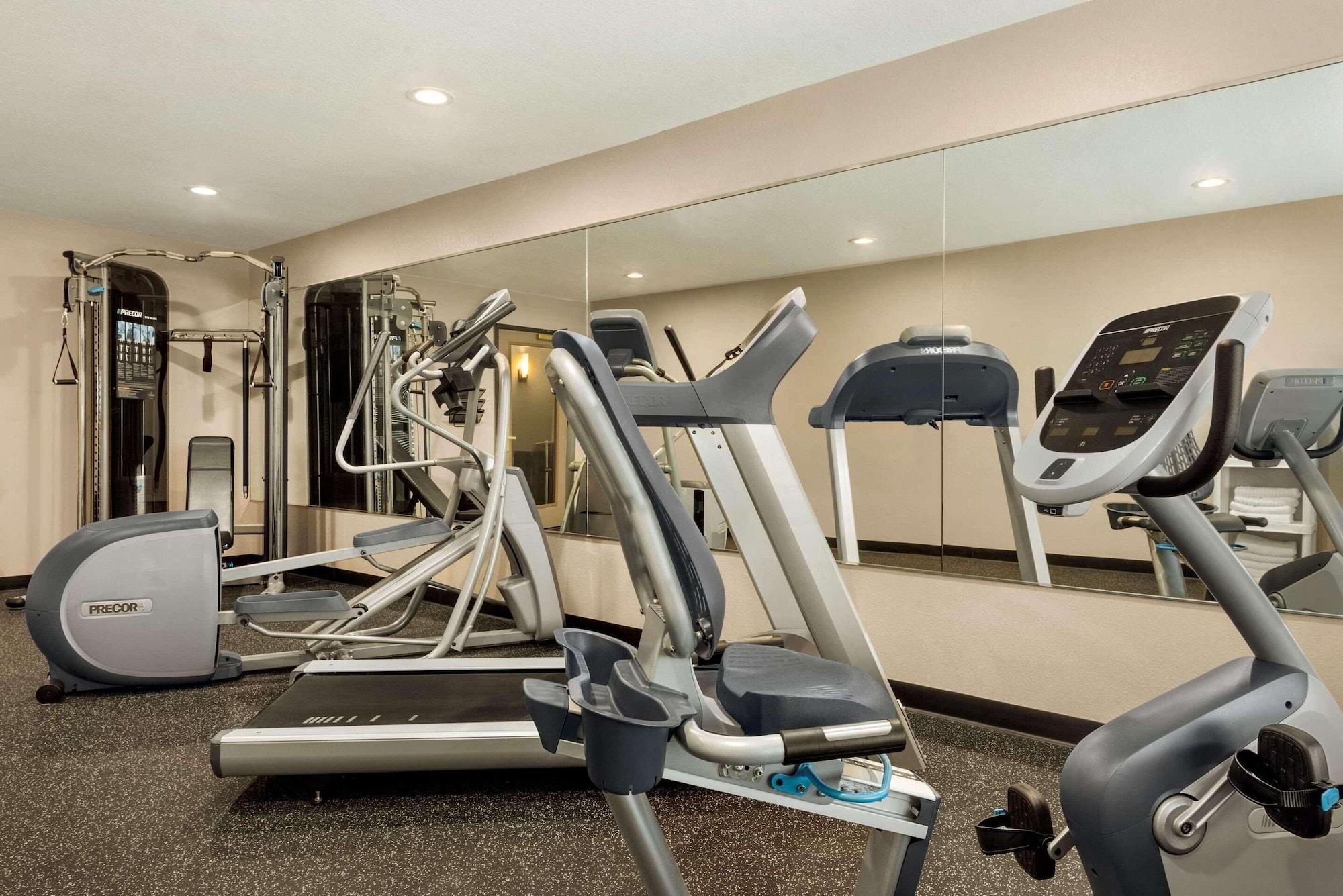 Gimnasio Country Inn & Suites by Radisson, Decorah, IA