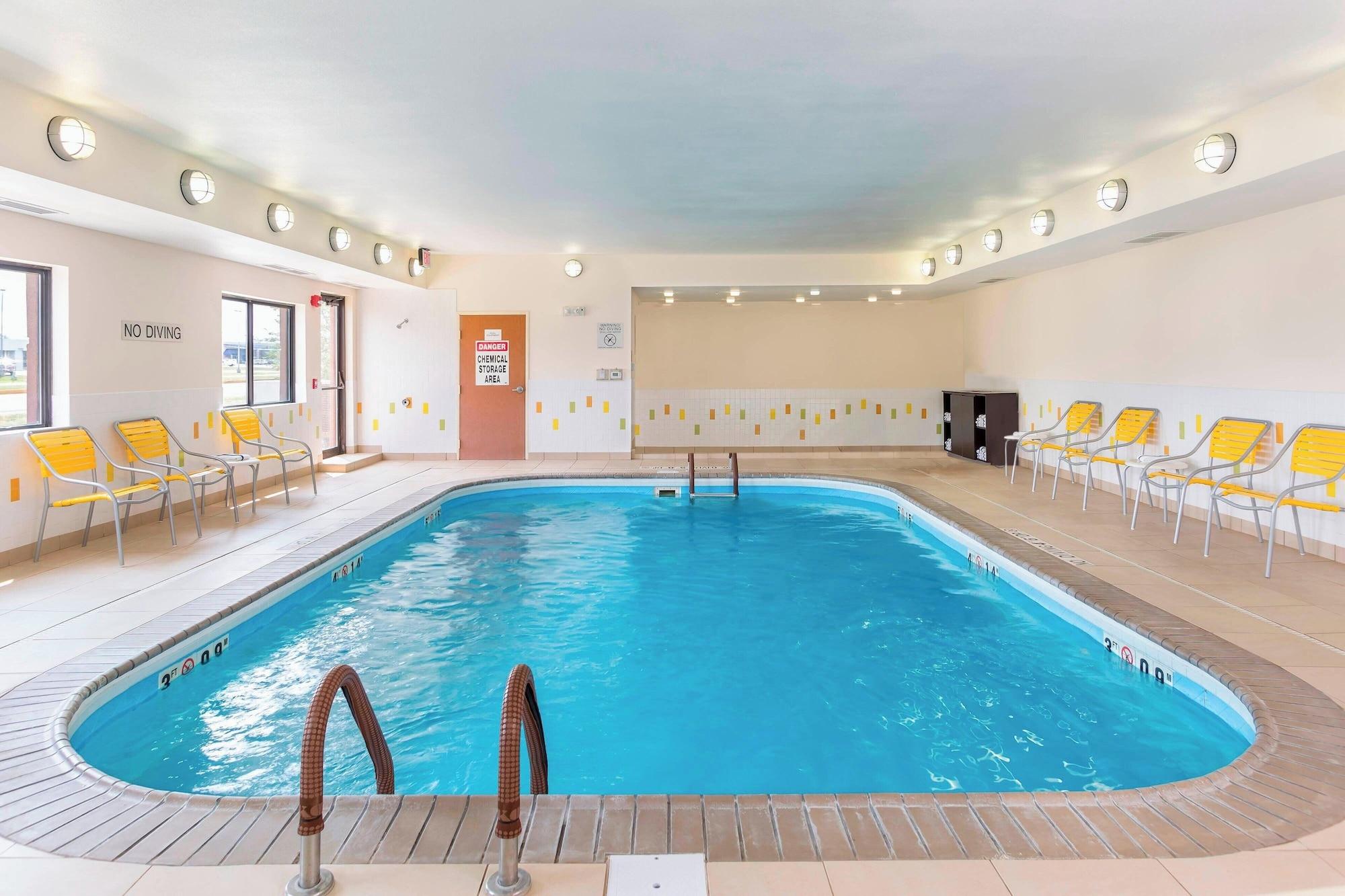 Vista Piscina Fairfield Inn by Marriott Muncie