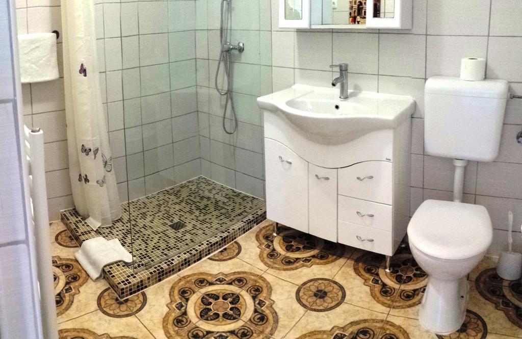 Vista Exterior Garden House Budapest