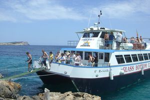 Actividad - Es Vedra Cruise with Aperitif and Drinks - Guided Tour