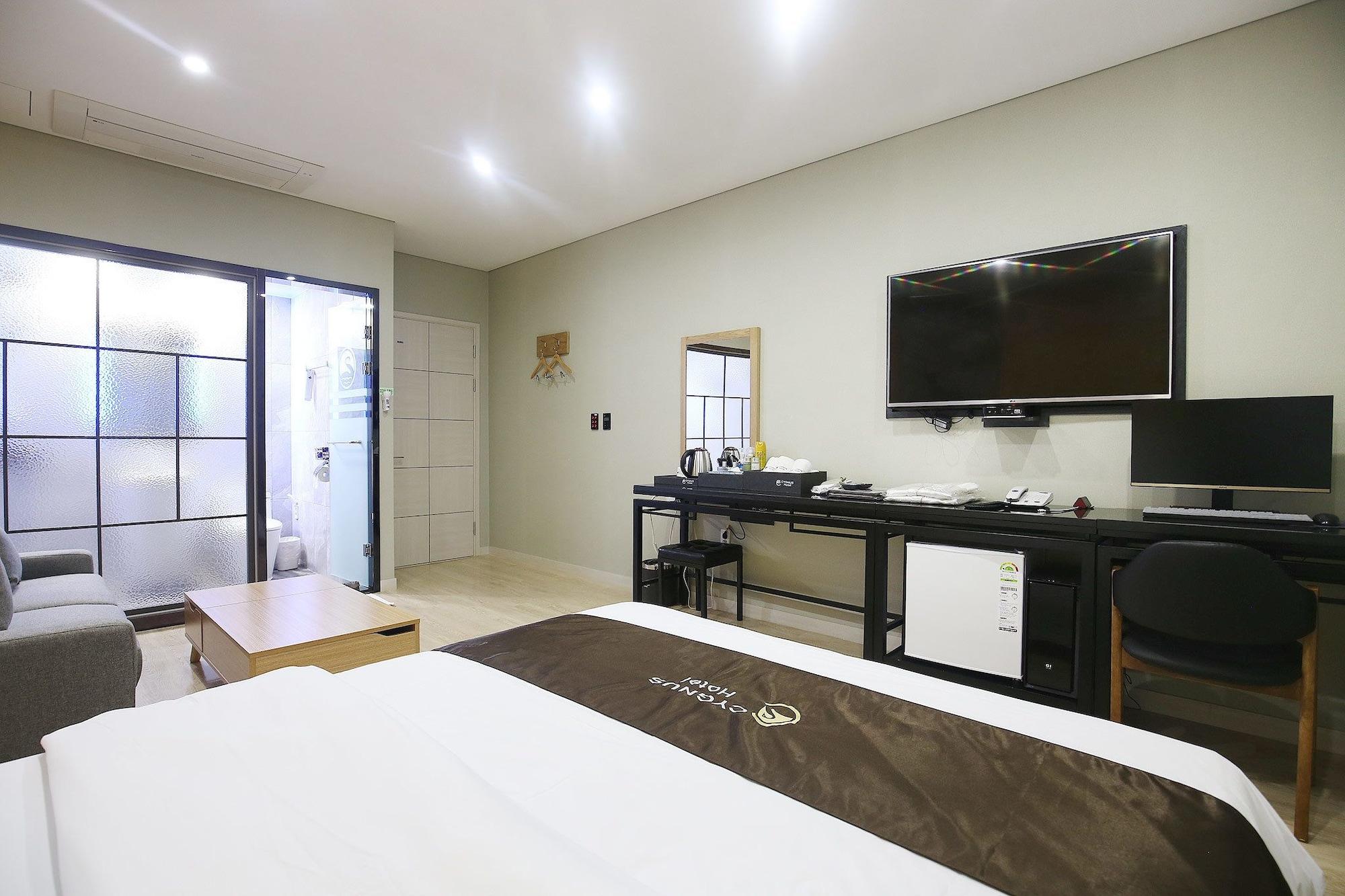 Set de Habitación CYGNUS Hotel